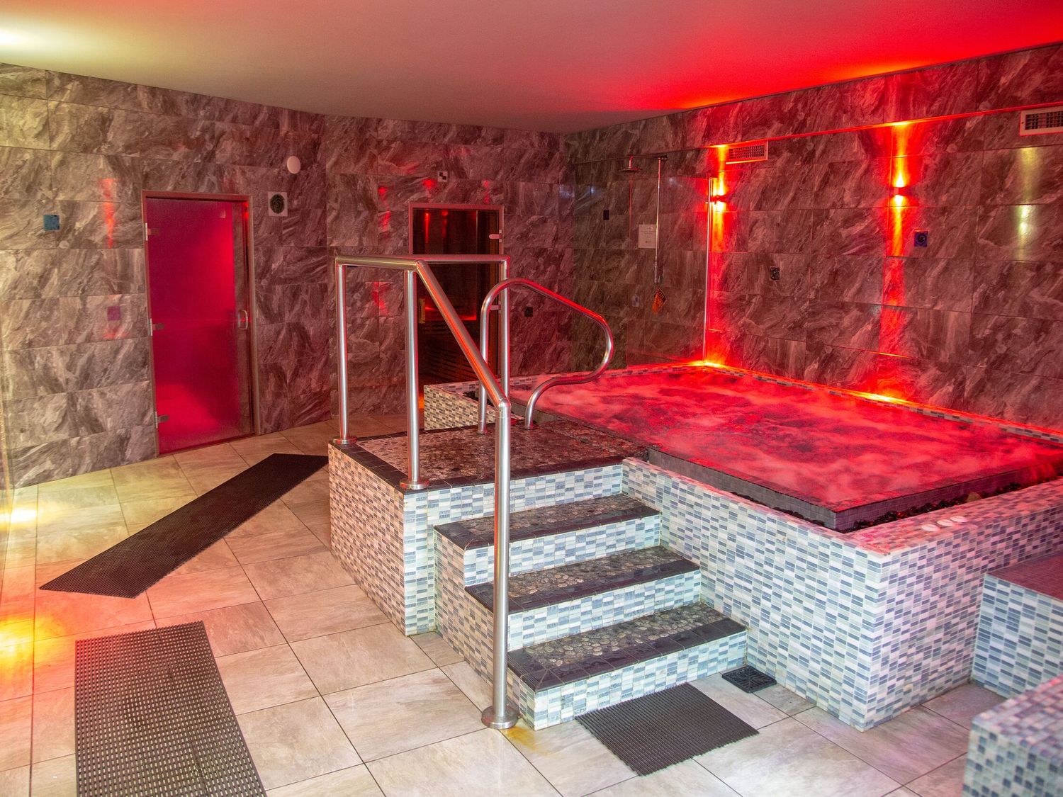 Esk Pike, Troutbeck Bridge, Cumbria. Open-plan. Single-storey. Hot tub. Smart TVs. Enclosed decking.