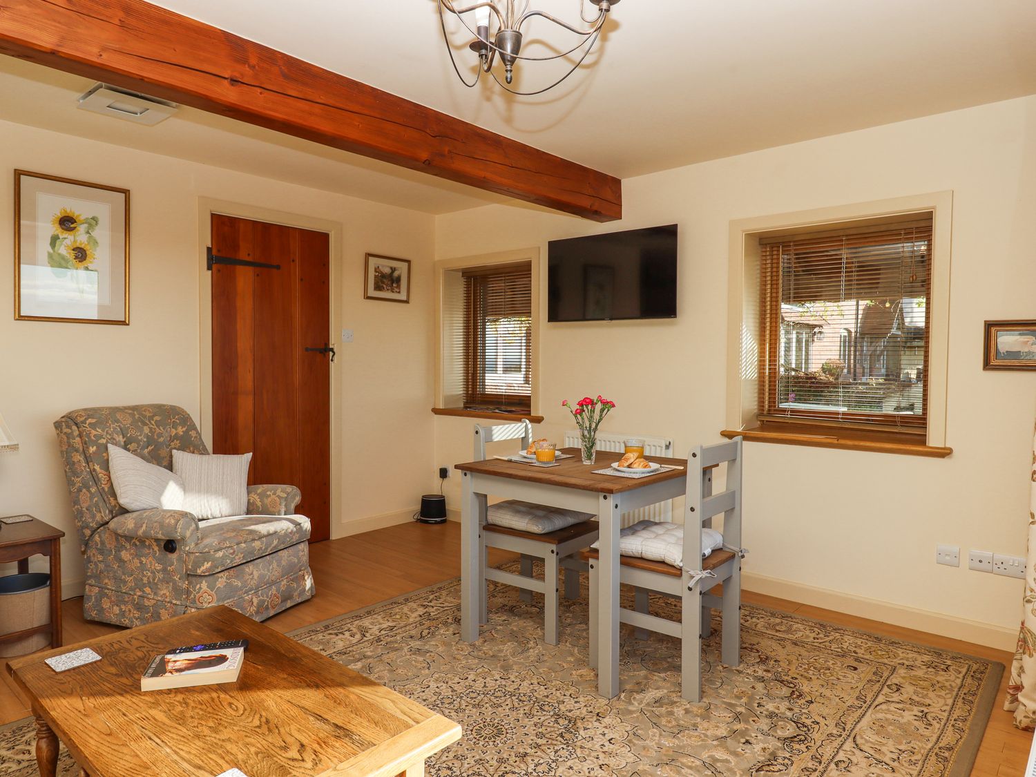 Sherway Dairy, Clyst Hydon, Devon. Romantic. Exceptional countryside views. Single-storey. Smart TV.