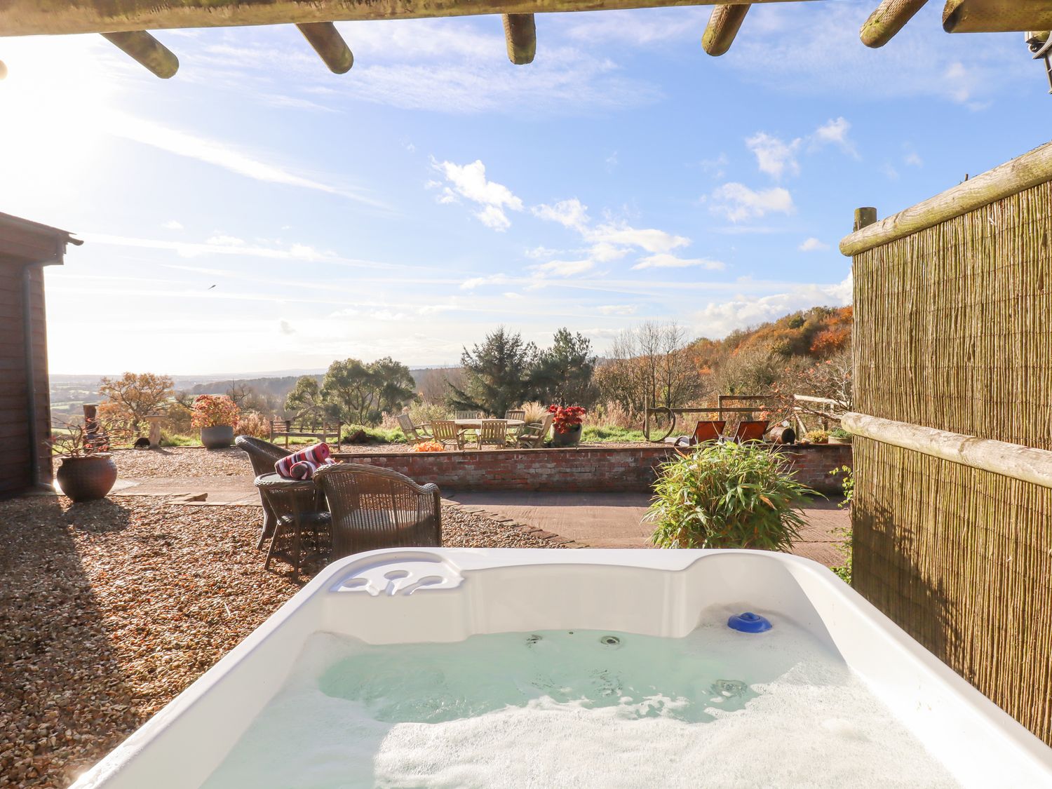 Sherway Dairy, Clyst Hydon, Devon. Romantic. Exceptional countryside views. Single-storey. Smart TV.