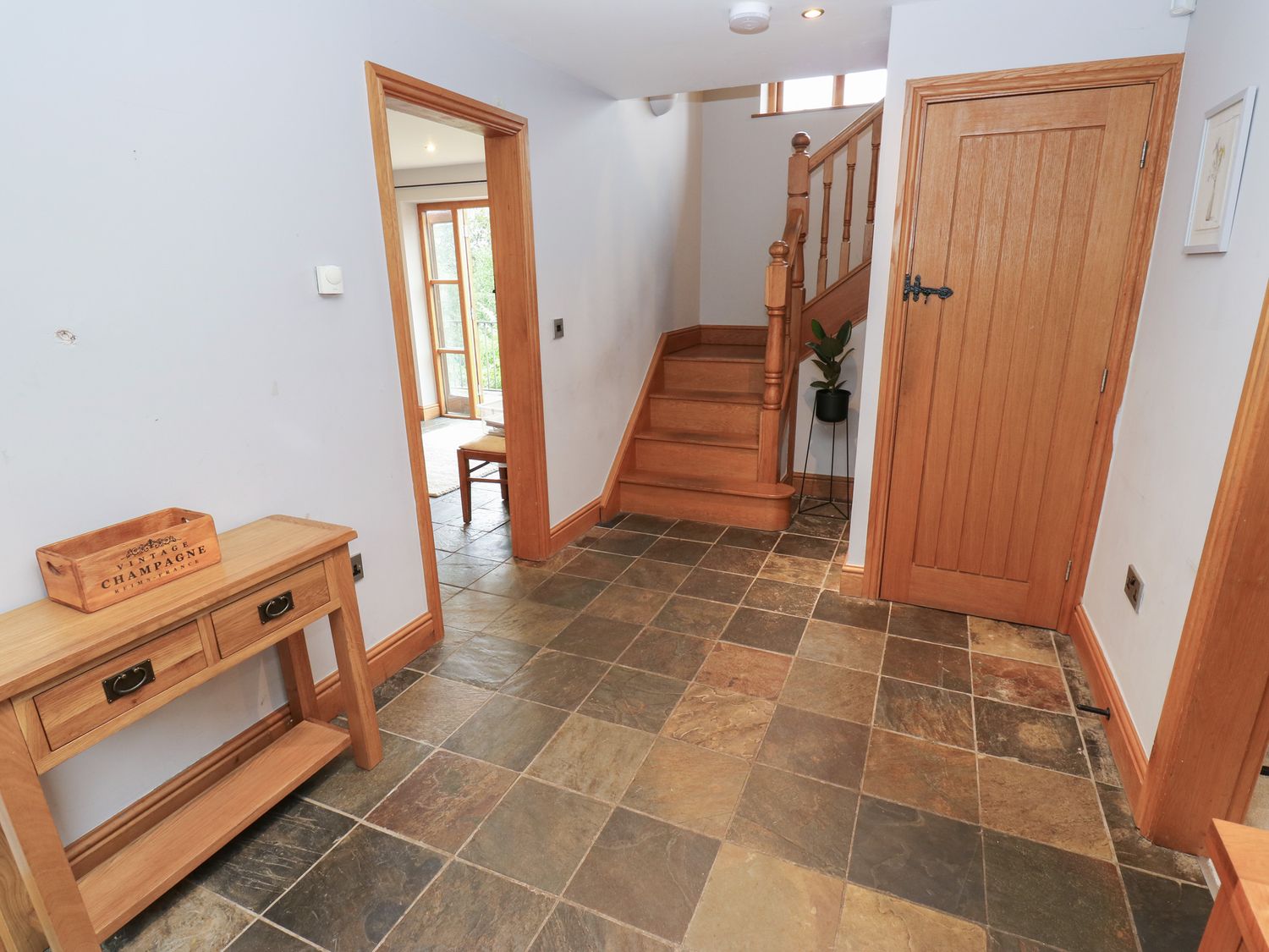 Windyridge, Marple Bridge, Greater Manchester. Hot tub. Woodburning stove. Smart TV. Enclosed garden