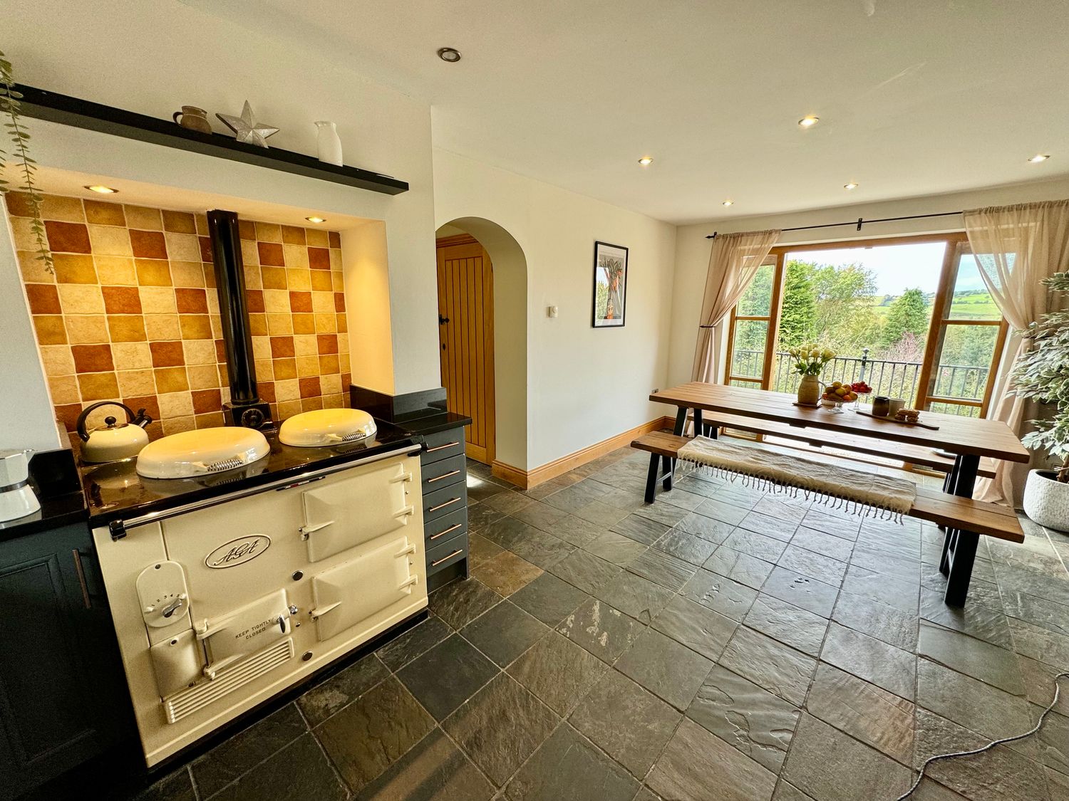 Windyridge, Marple Bridge, Greater Manchester. Hot tub. Woodburning stove. Smart TV. Enclosed garden