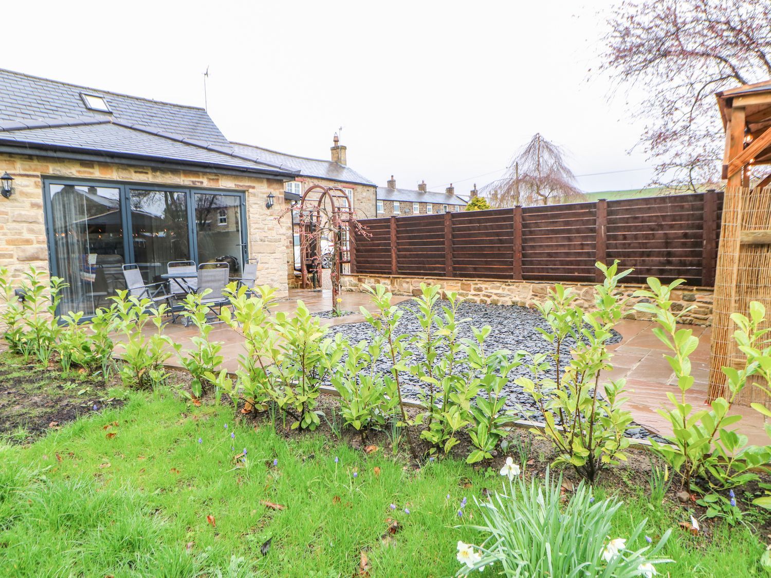 Stoney Wall, Greenhead near to Haltwhistle, Northumberland. Hot tub. Close to attractions. Romantic.