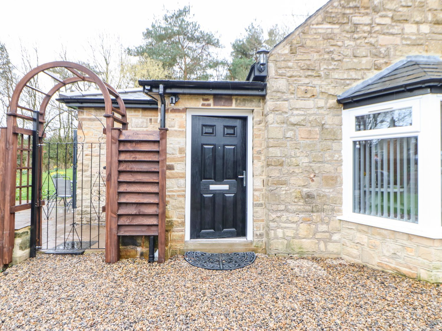 Stoney Wall, Greenhead near to Haltwhistle, Northumberland. Hot tub. Close to attractions. Romantic.