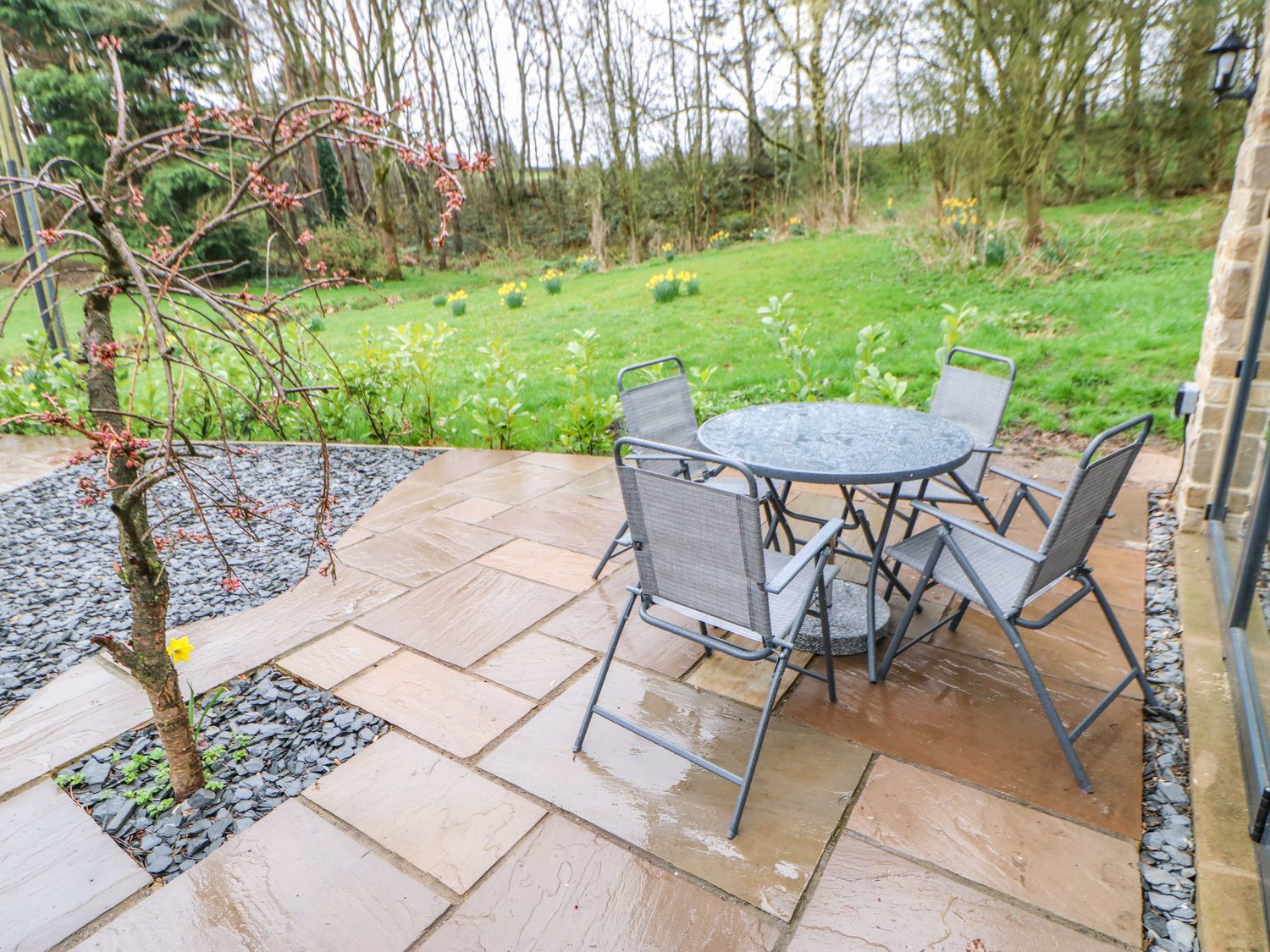 Stoney Wall, Greenhead near to Haltwhistle, Northumberland. Hot tub. Close to attractions. Romantic.