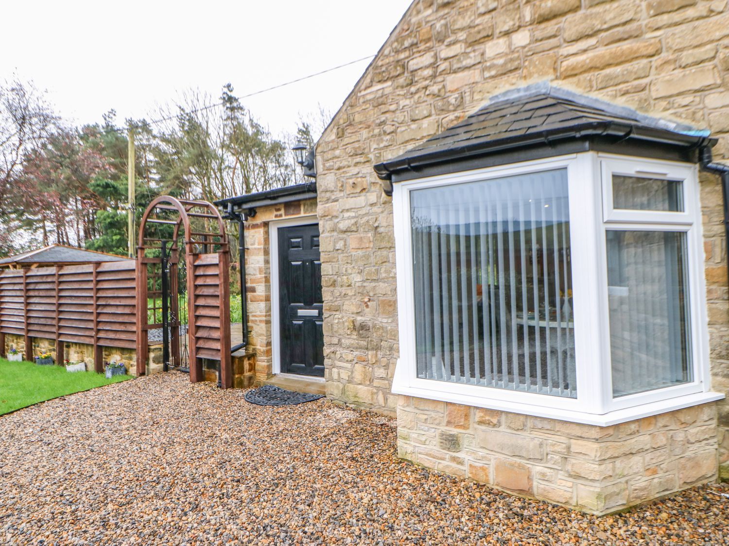 Stoney Wall, Greenhead near to Haltwhistle, Northumberland. Hot tub. Close to attractions. Romantic.