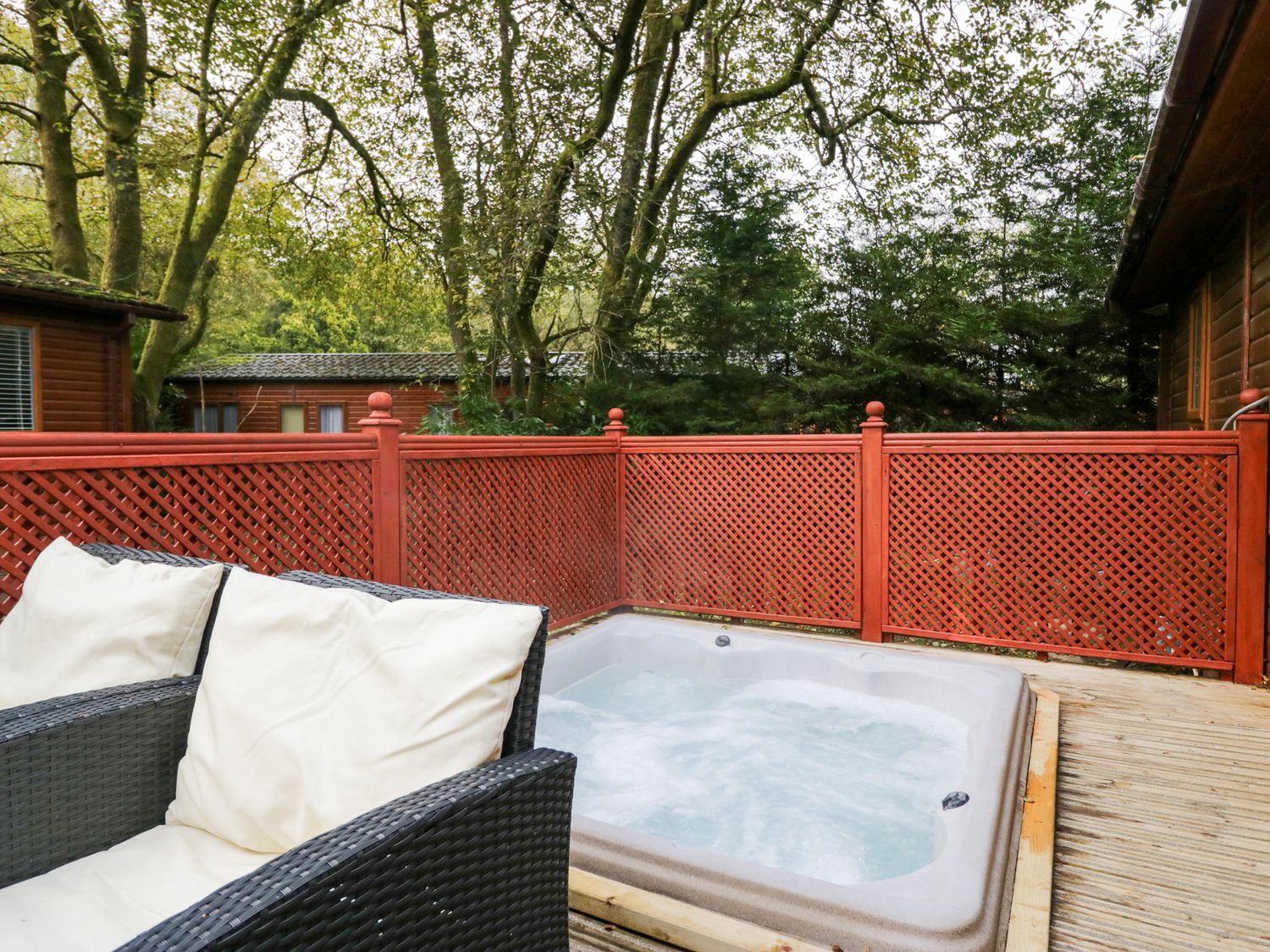 Somerford lodge nr Windermere, Cumbria. Decking. Hot tub. On-site facilities. In the Lake District. 