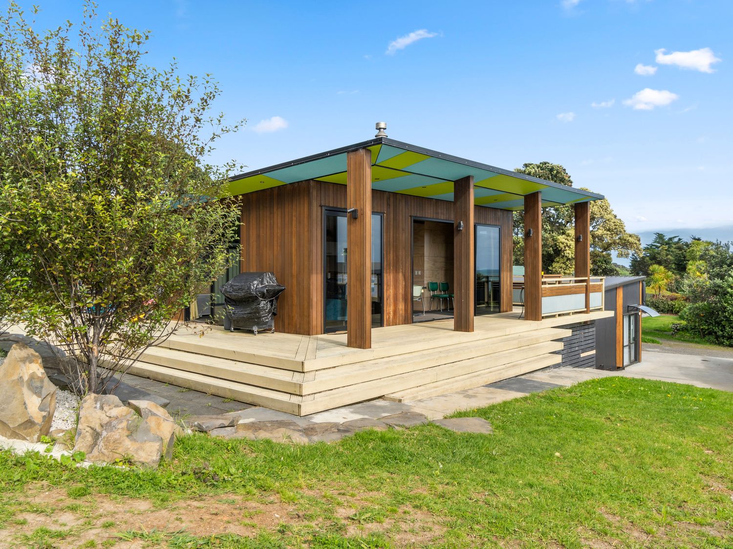 Cedar By Surf - Whale Bay Raglan Holiday Home                     photo 2