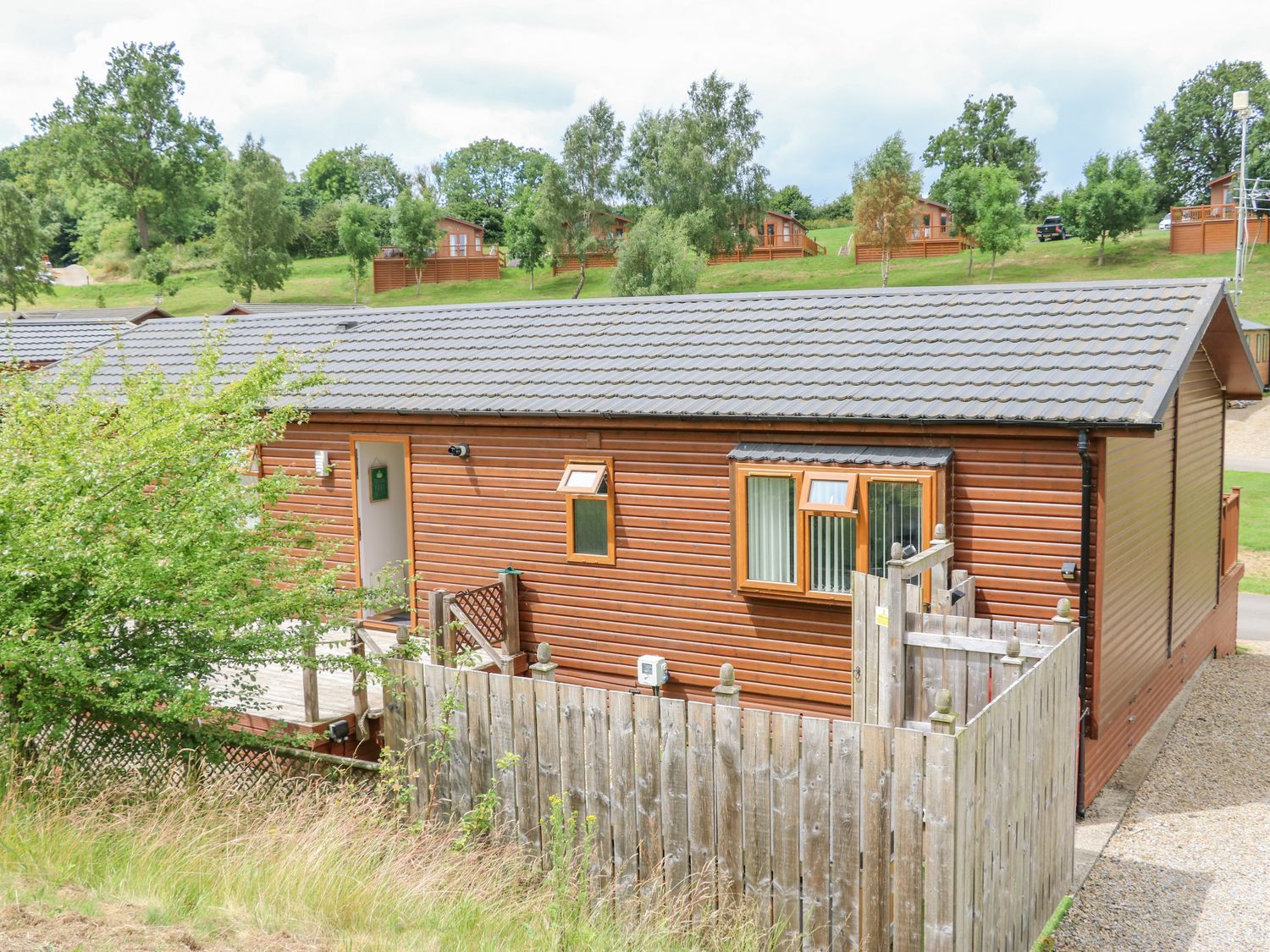 Butterfly Lodge, Tunstall North Yorkshire. Decking with hot tub. TV. Woodburning stove. Pet-friendly