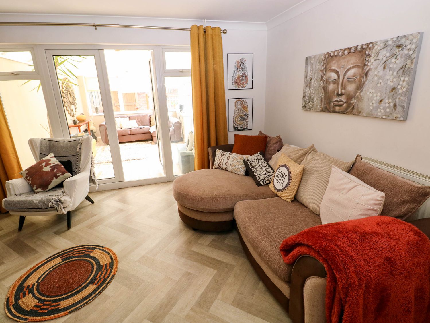 81 Alban Road, Llanelli, Carmarthenshire. Near local beach. Enclosed garden. Off-road parking. WiFi.