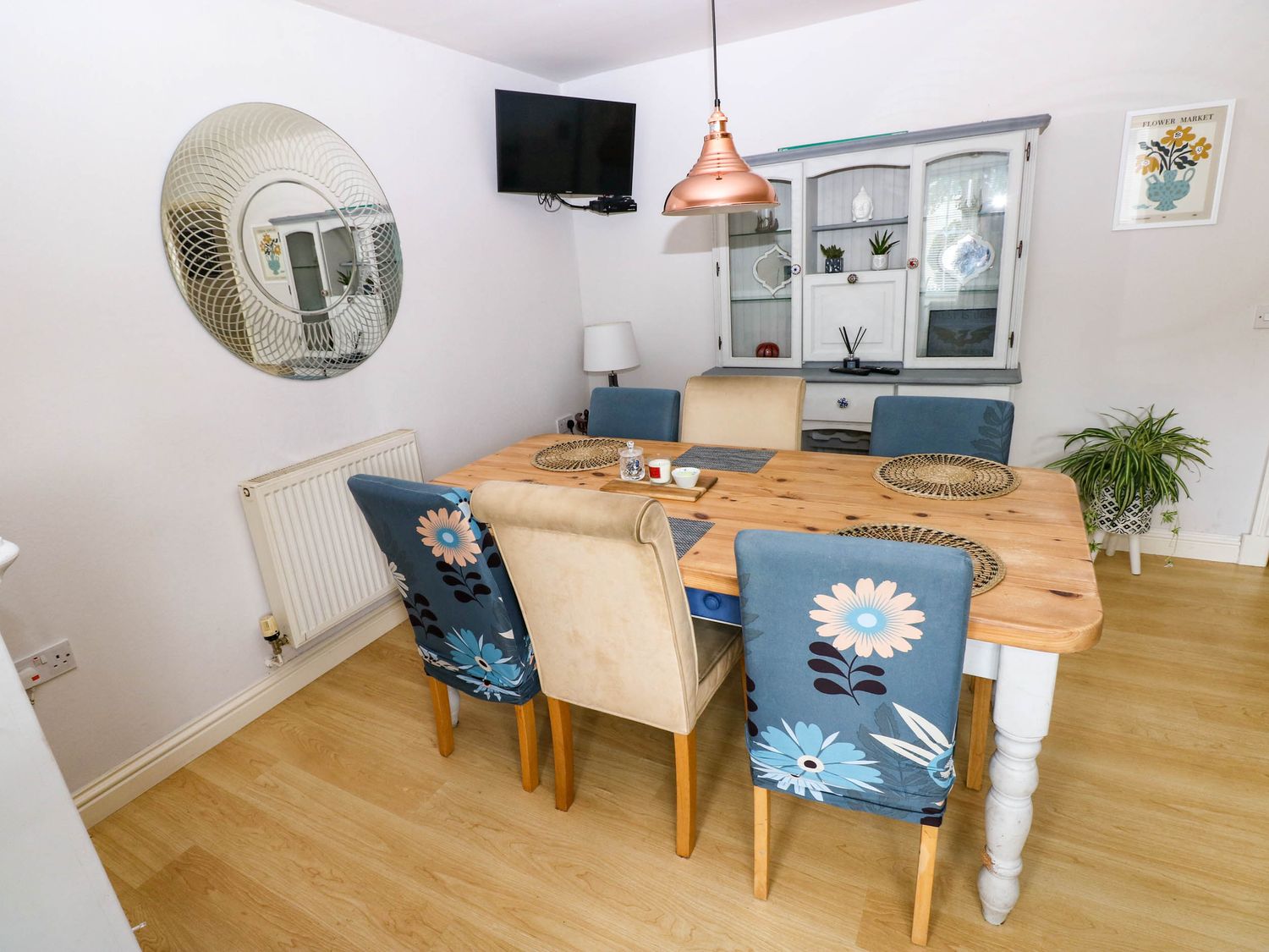 81 Alban Road, Llanelli, Carmarthenshire. Near local beach. Enclosed garden. Off-road parking. WiFi.