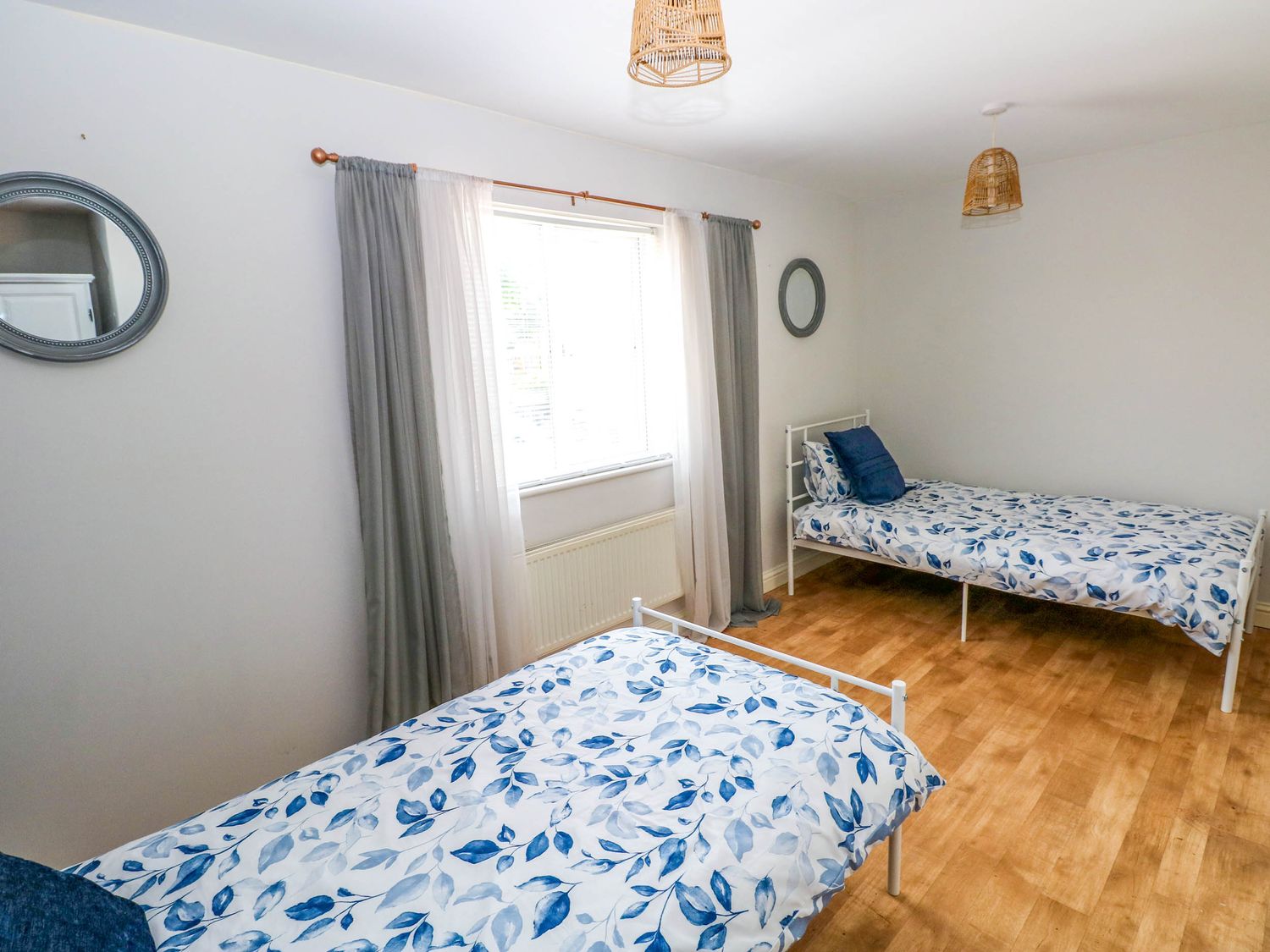 81 Alban Road, Llanelli, Carmarthenshire. Near local beach. Enclosed garden. Off-road parking. WiFi.