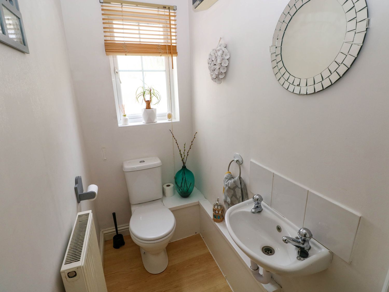 81 Alban Road, Llanelli, Carmarthenshire. Near local beach. Enclosed garden. Off-road parking. WiFi.