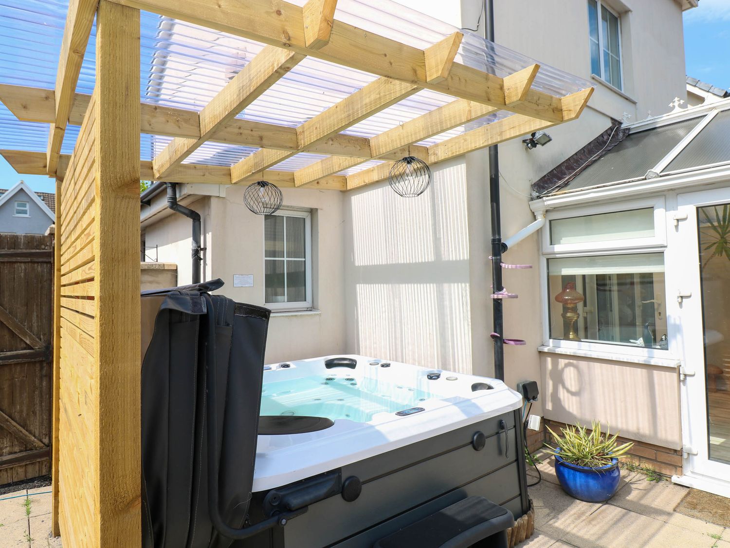 81 Alban Road, Llanelli, Carmarthenshire. Near local beach. Enclosed garden. Off-road parking. WiFi.