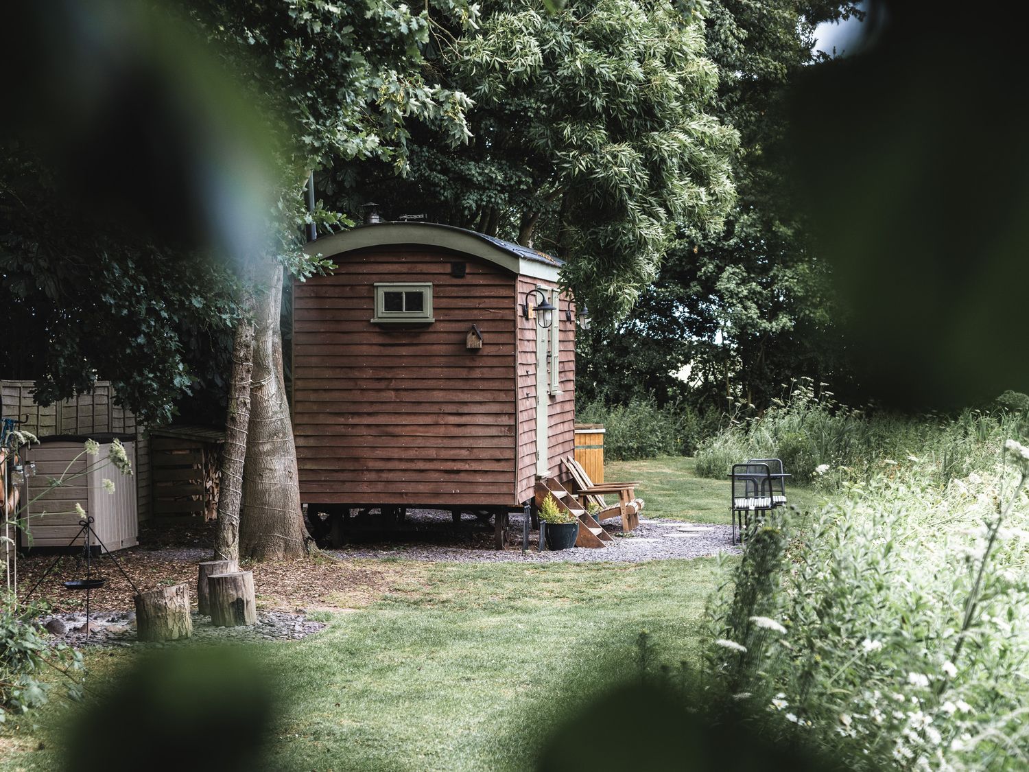 Sheps hut in Halsham, East Riding of Yorkshire. Hot tub. Woodburning stove. Romantic. Open plan. TV