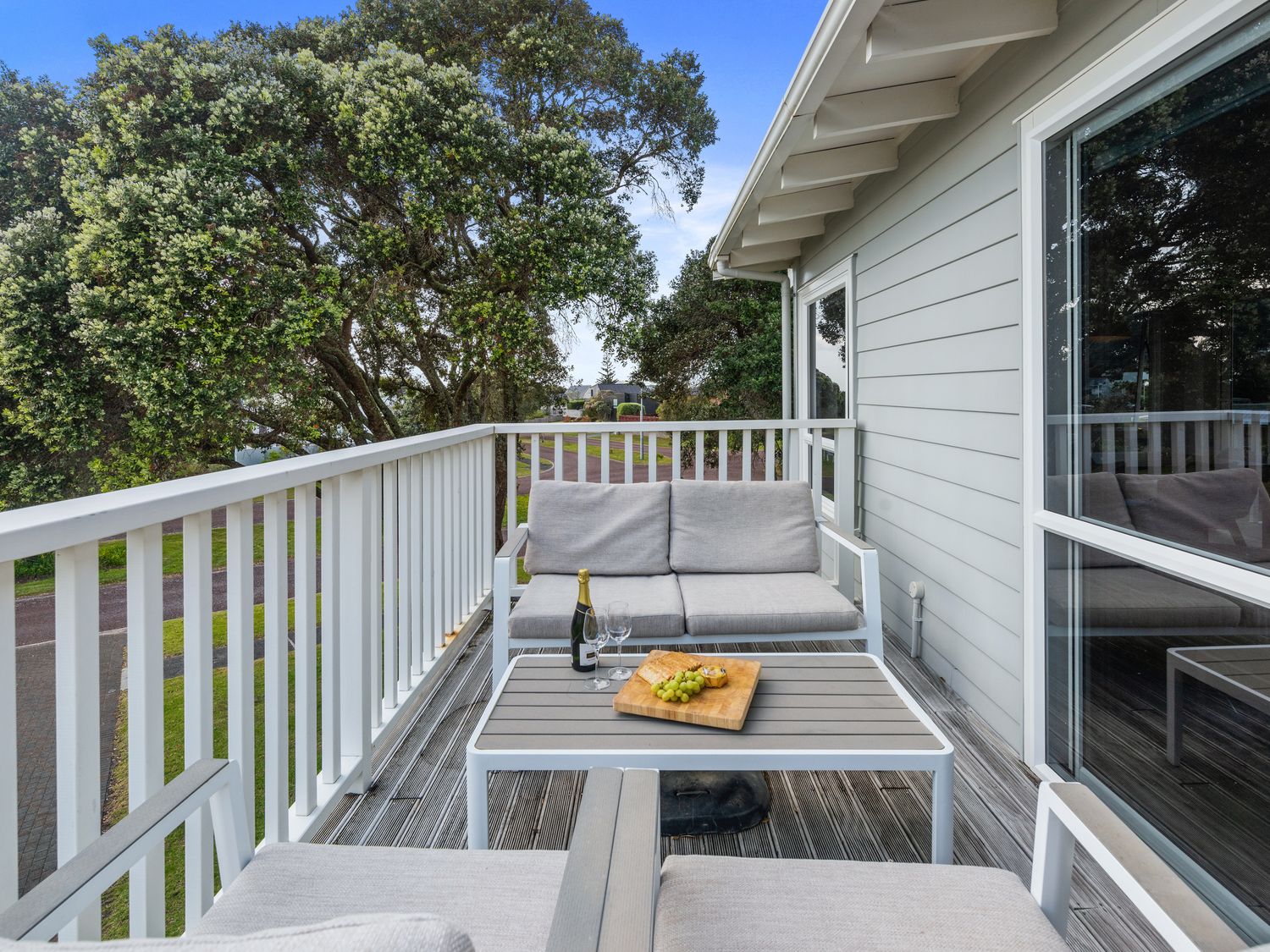 Bliss on Boulevard - Pauanui Holiday Home                     photo 2