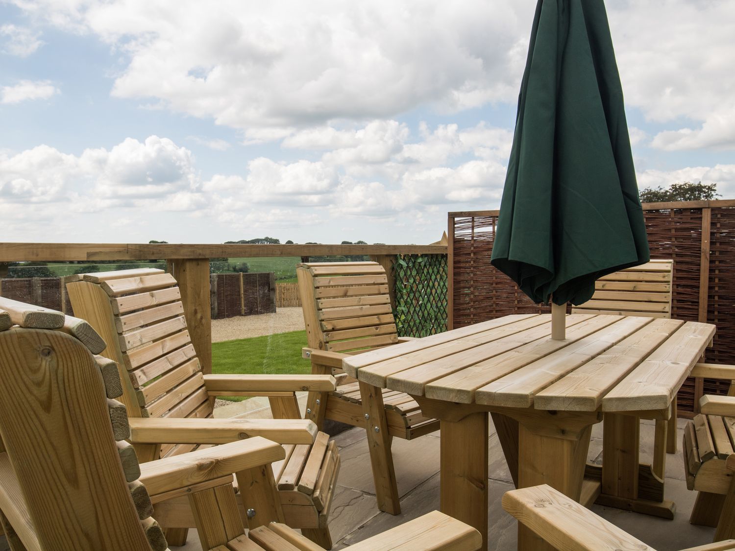 Parlour Barn in Leek, Staffordshire. Hot tub. Woodburning stove. Sauna. Games room. Pet-friendly. TV