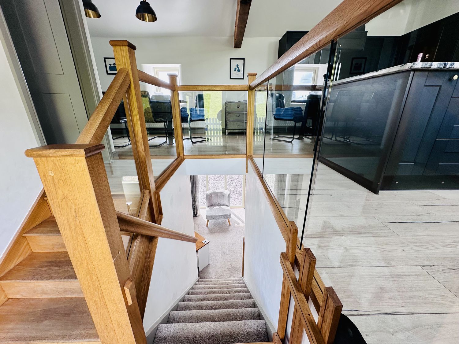 Parlour Barn in Leek, Staffordshire. Hot tub. Woodburning stove. Sauna. Games room. Pet-friendly. TV