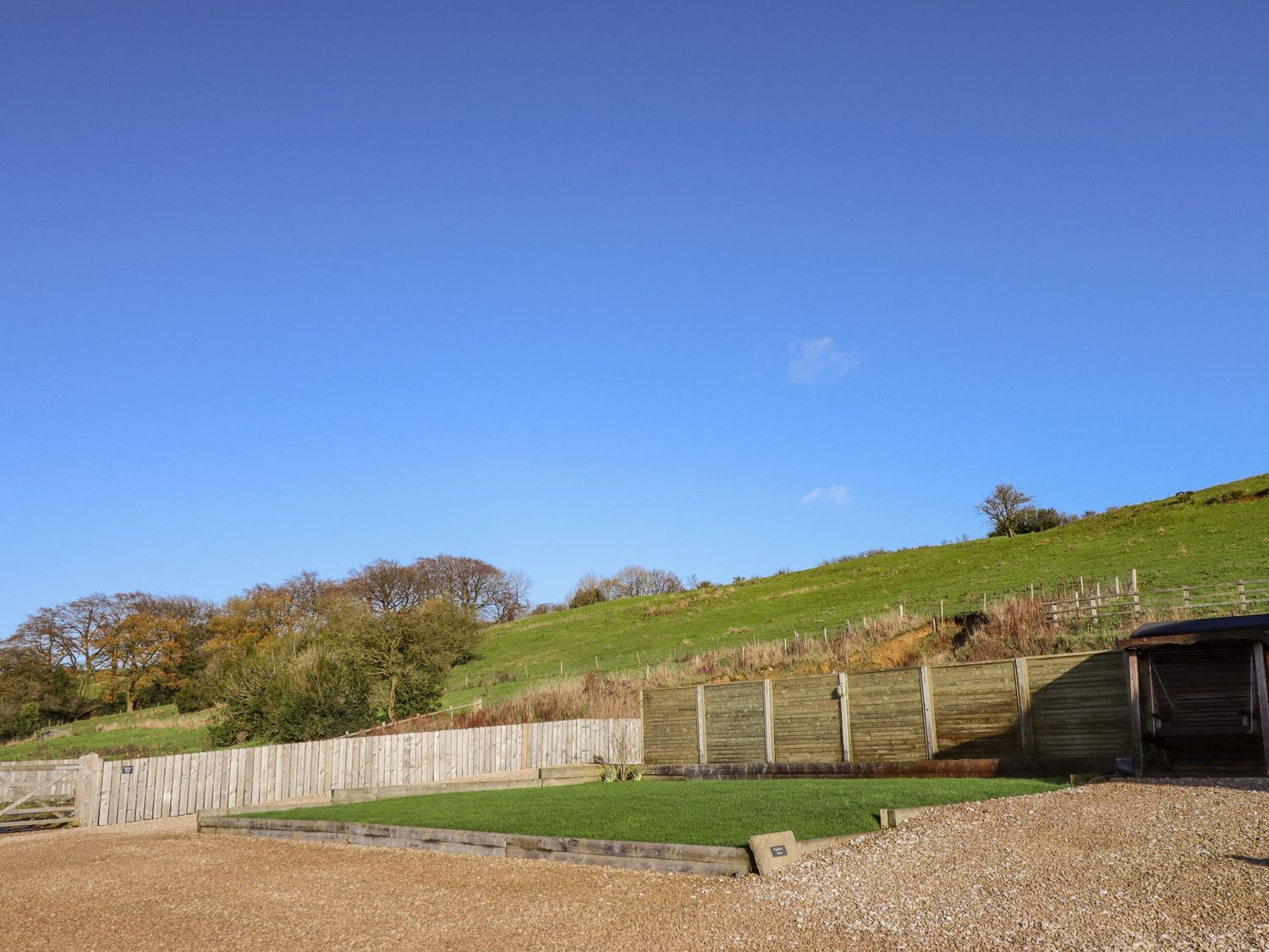 Pastures Barn, Bradnop, Leek, Staffordshire. Woodburning stove. Sauna. Hot tub. Pet-friendly. Games.