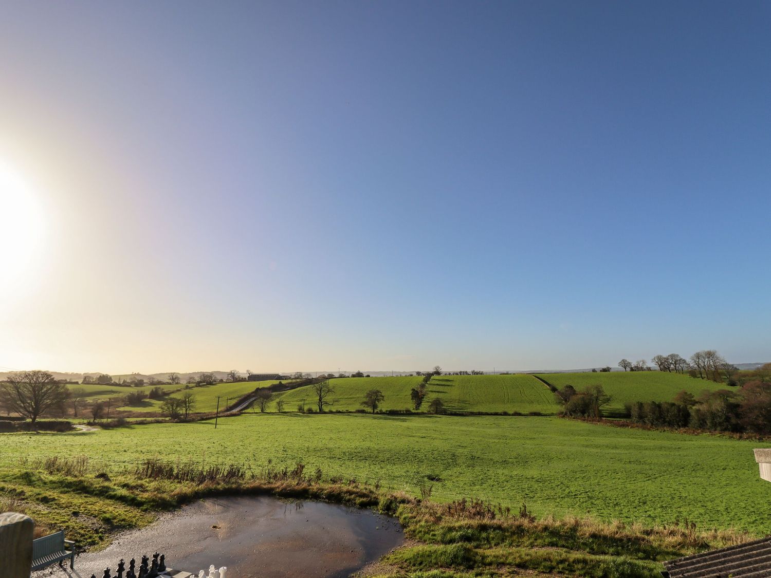 Pastures Barn, Bradnop, Leek, Staffordshire. Woodburning stove. Sauna. Hot tub. Pet-friendly. Games.