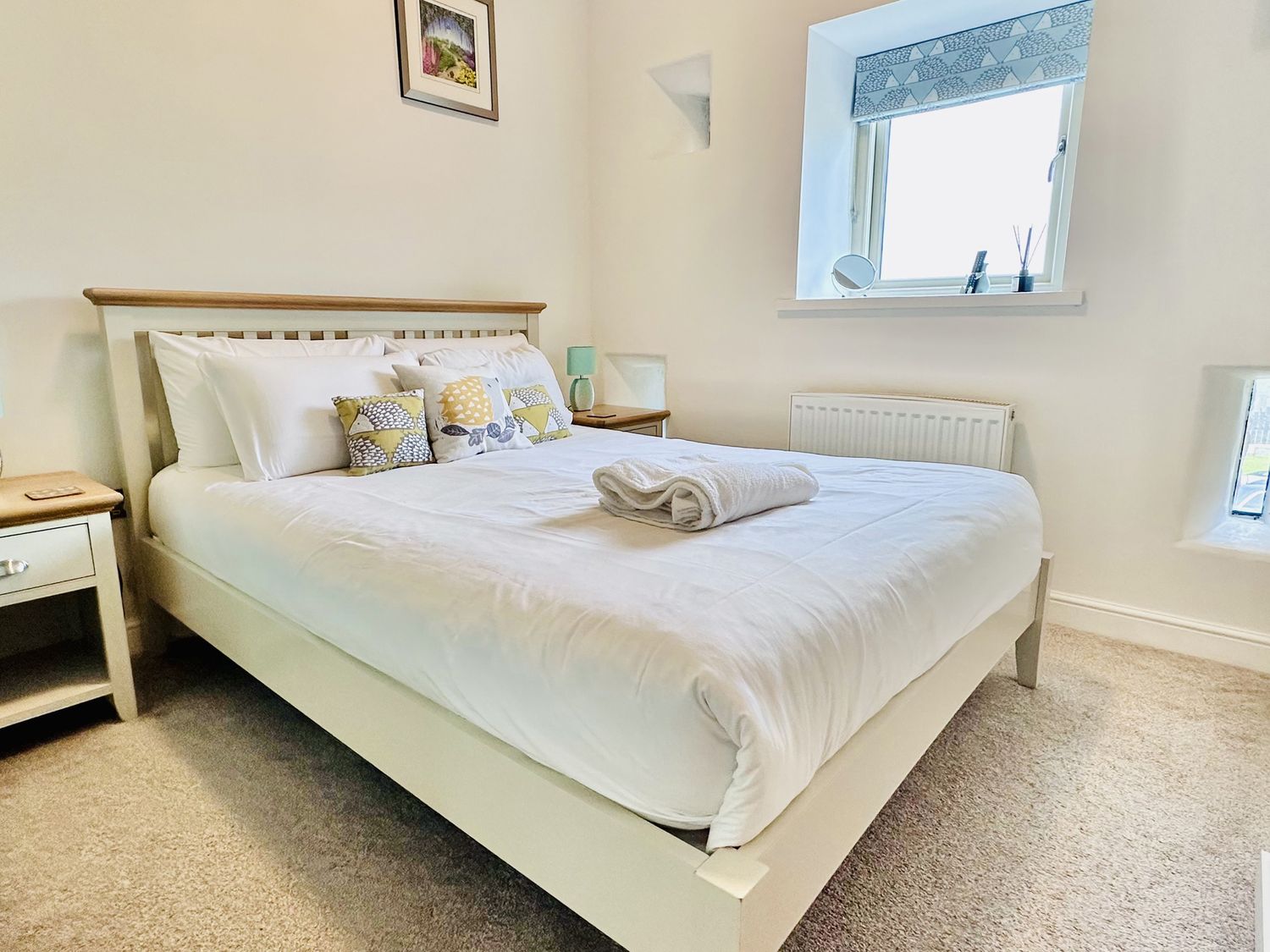 Pastures Barn, Bradnop, Leek, Staffordshire. Woodburning stove. Sauna. Hot tub. Pet-friendly. Games.