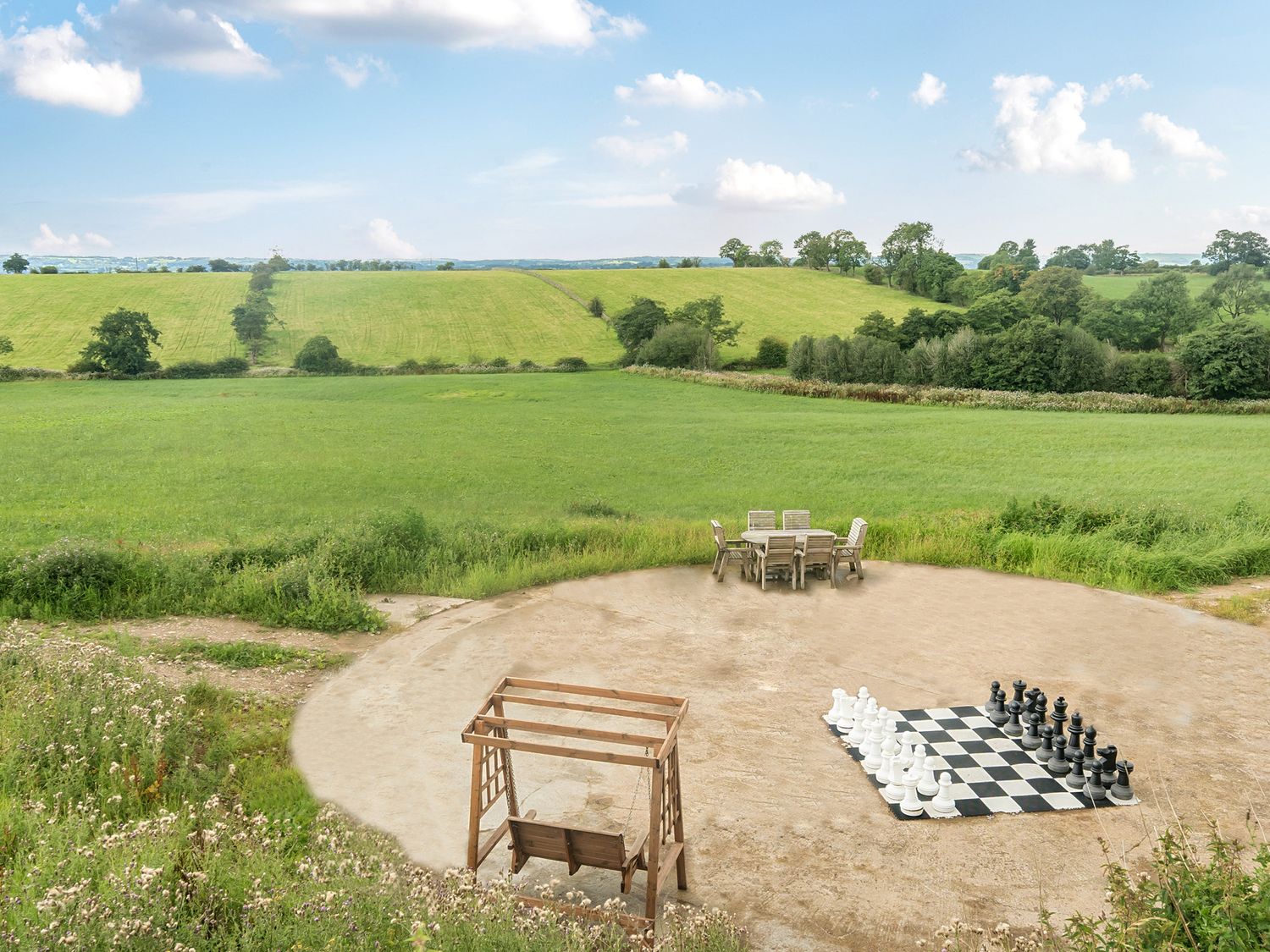 Pastures Barn, Bradnop, Leek, Staffordshire. Woodburning stove. Sauna. Hot tub. Pet-friendly. Games.