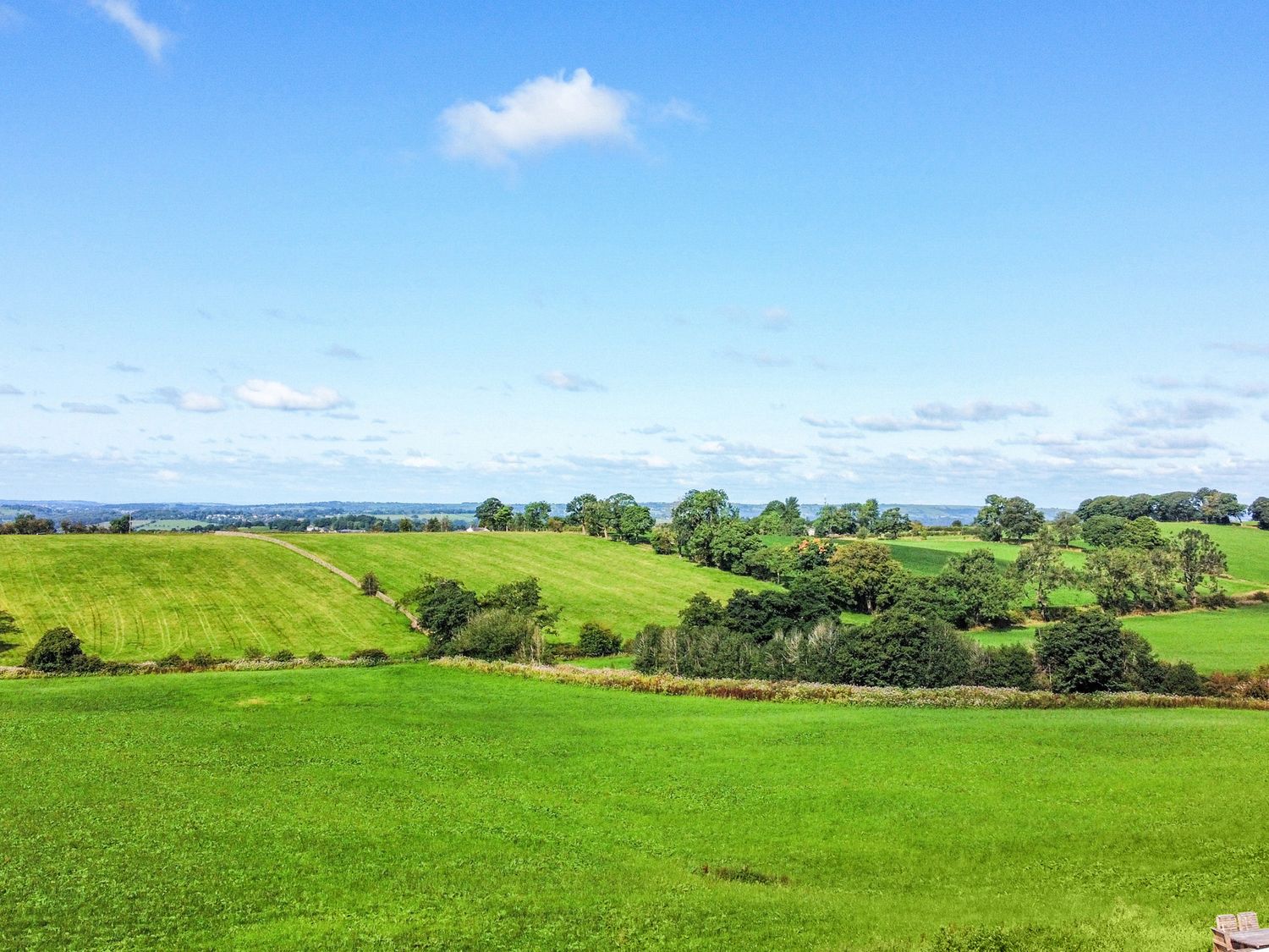 Pastures Barn, Bradnop, Leek, Staffordshire. Woodburning stove. Sauna. Hot tub. Pet-friendly. Games.