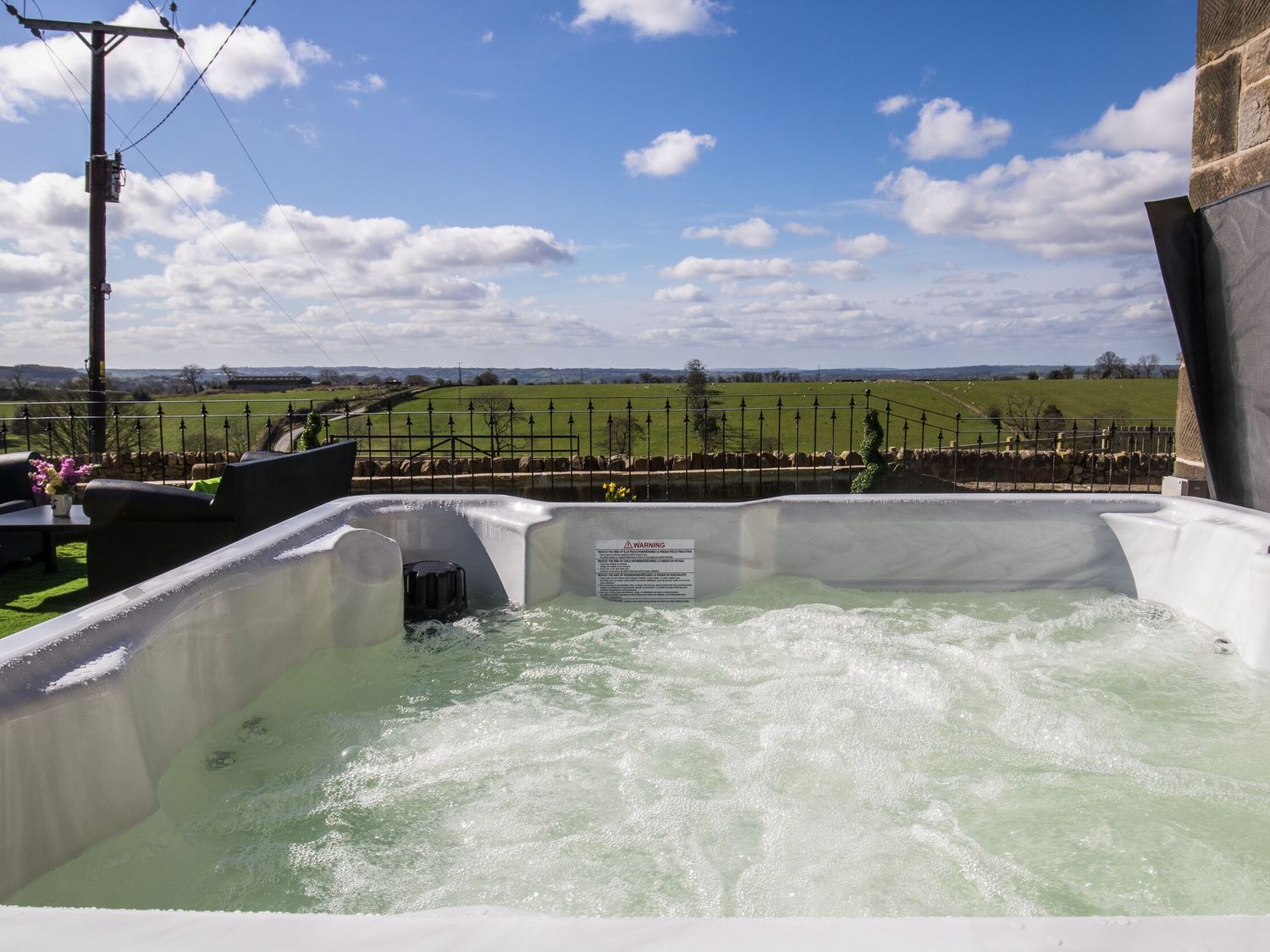 Holly Dale in Bradnop, near Leek, Staffordshire. Woodburning stove. Hot tub. Sauna. Barbecue. Rural.