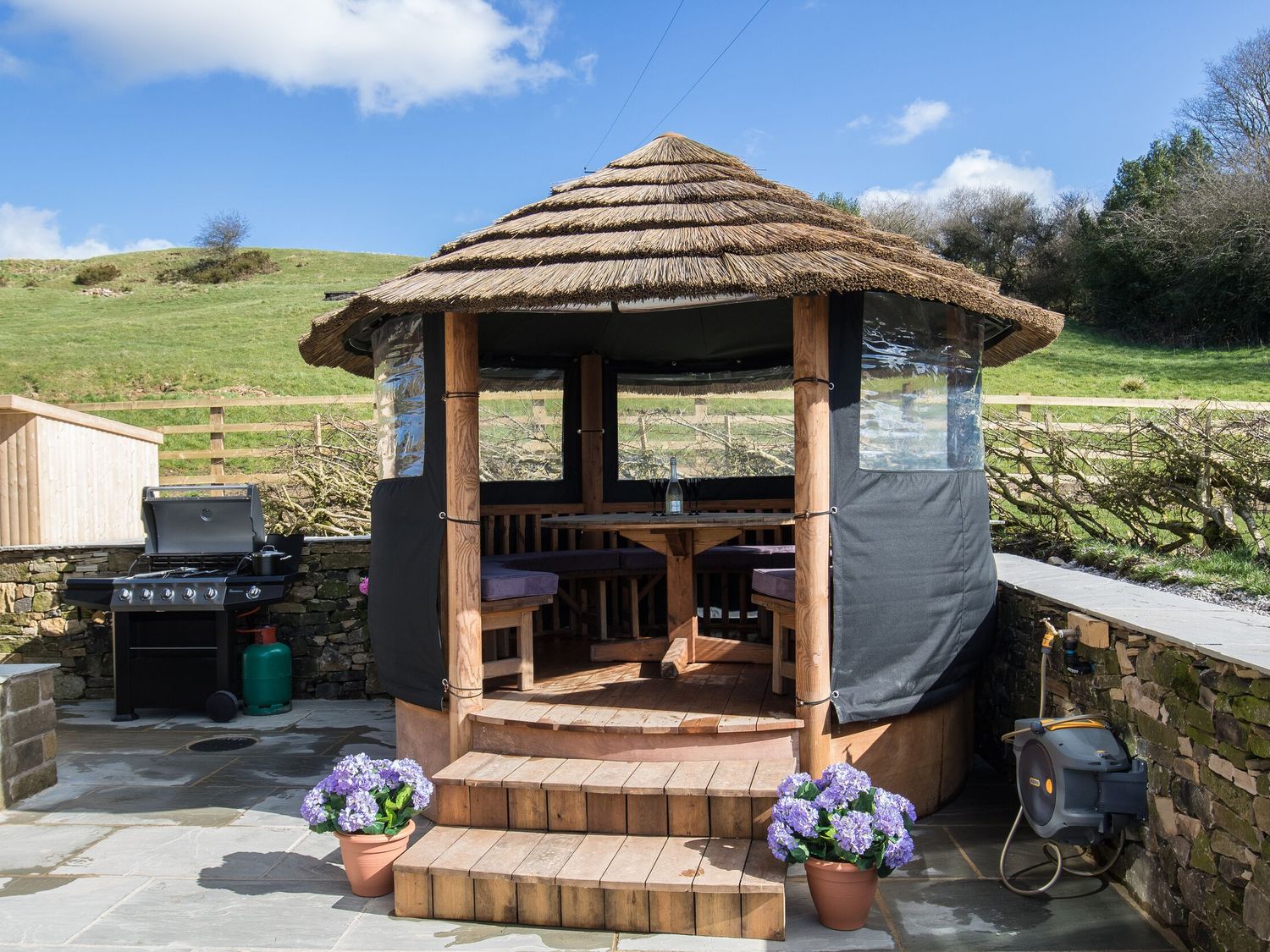 Holly Dale in Bradnop, near Leek, Staffordshire. Woodburning stove. Hot tub. Sauna. Barbecue. Rural.