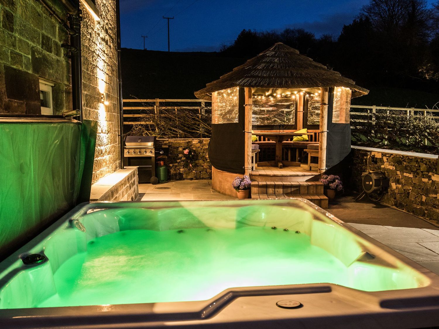 Holly Dale in Bradnop, near Leek, Staffordshire. Woodburning stove. Hot tub. Sauna. Barbecue. Rural.