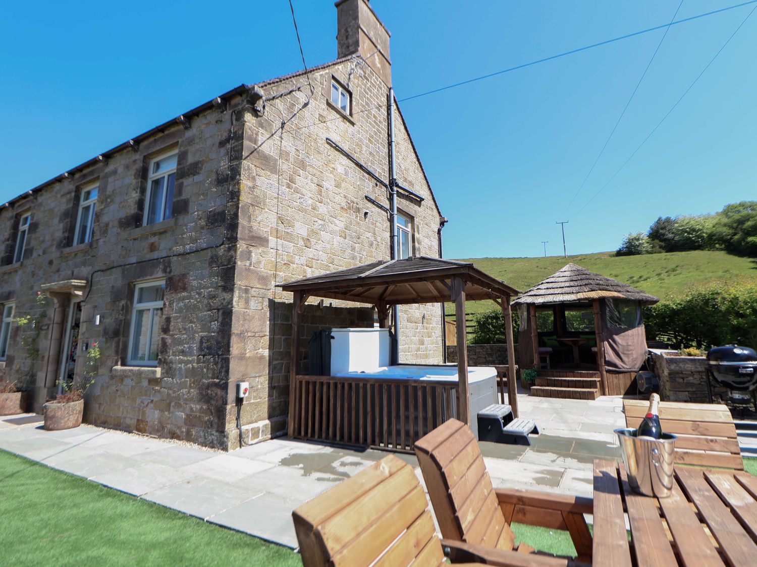 Holly Dale in Bradnop, near Leek, Staffordshire. Woodburning stove. Hot tub. Sauna. Barbecue. Rural.