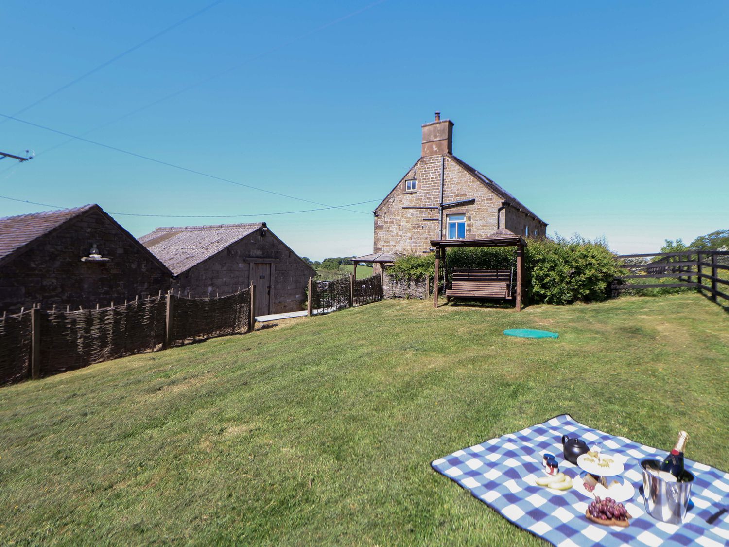 Holly Dale in Bradnop, near Leek, Staffordshire. Woodburning stove. Hot tub. Sauna. Barbecue. Rural.