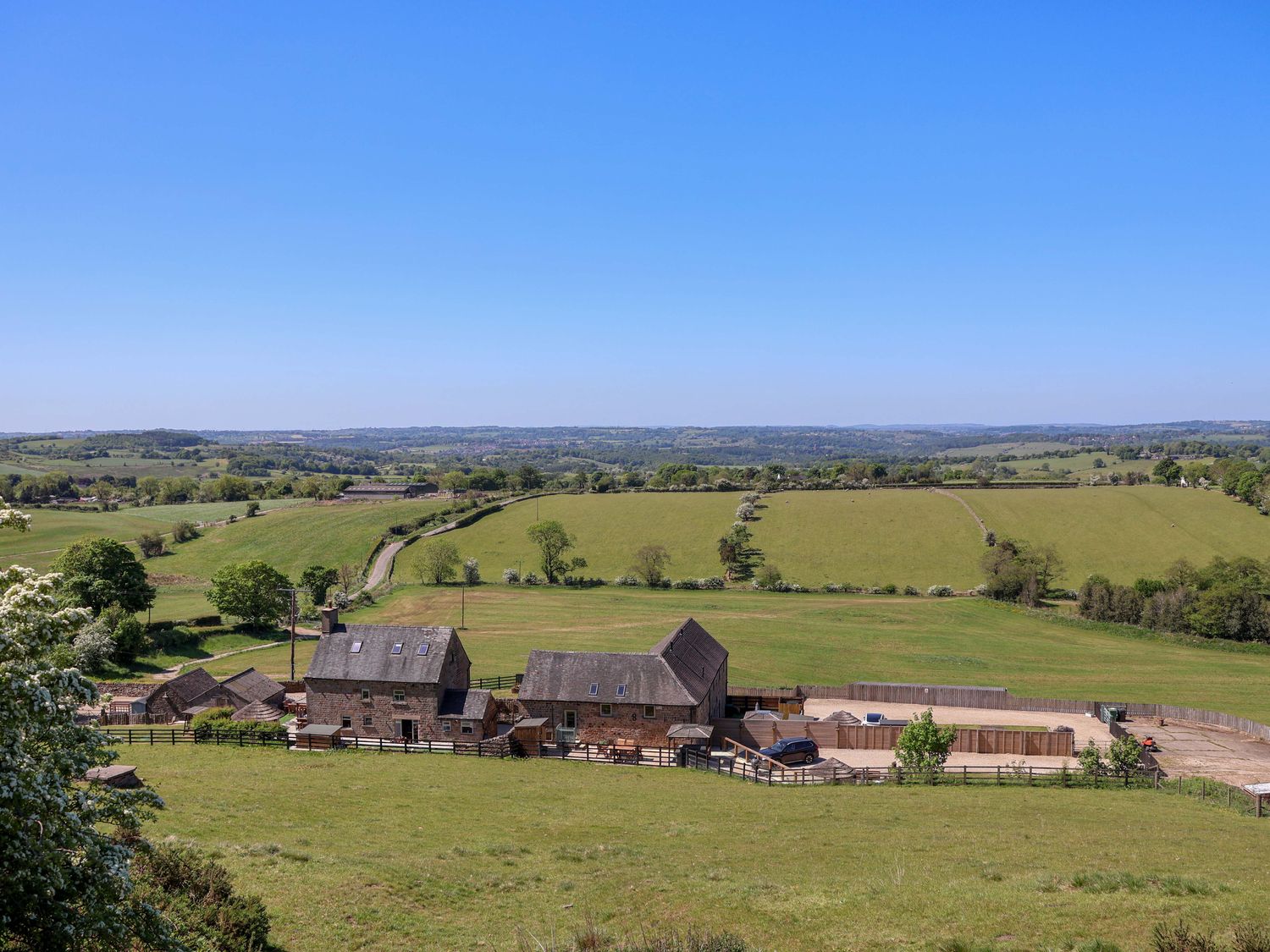 Holly Dale in Bradnop, near Leek, Staffordshire. Woodburning stove. Hot tub. Sauna. Barbecue. Rural.