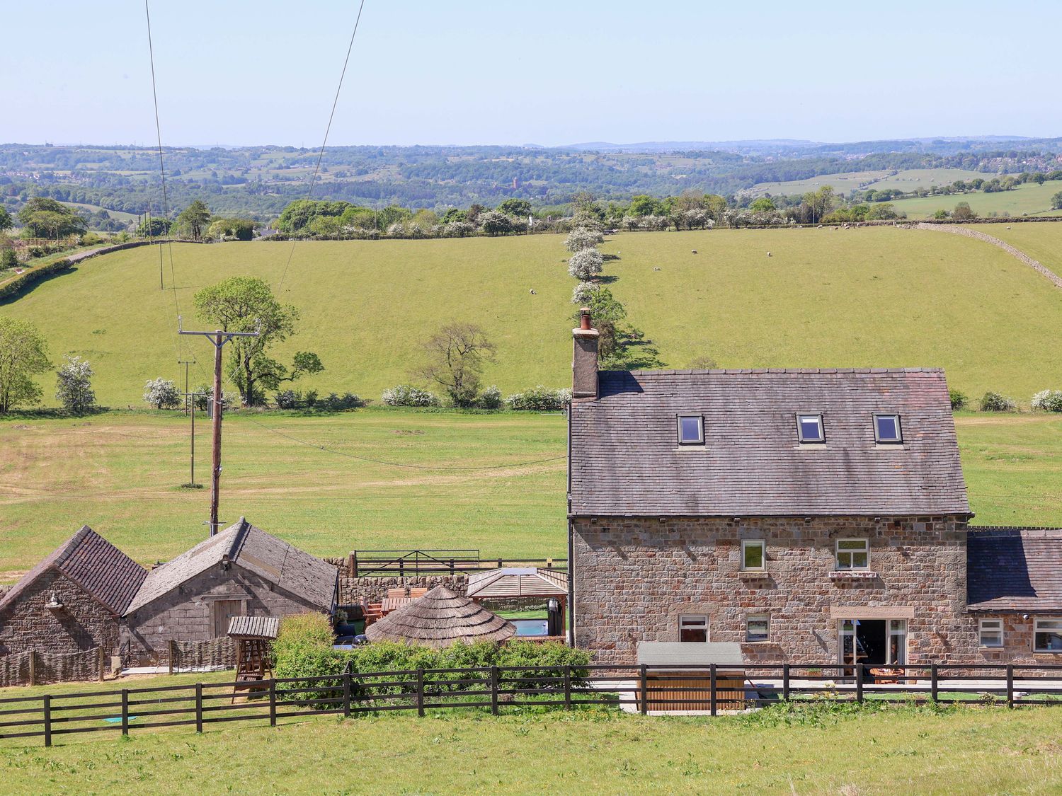 Holly Dale in Bradnop, near Leek, Staffordshire. Woodburning stove. Hot tub. Sauna. Barbecue. Rural.
