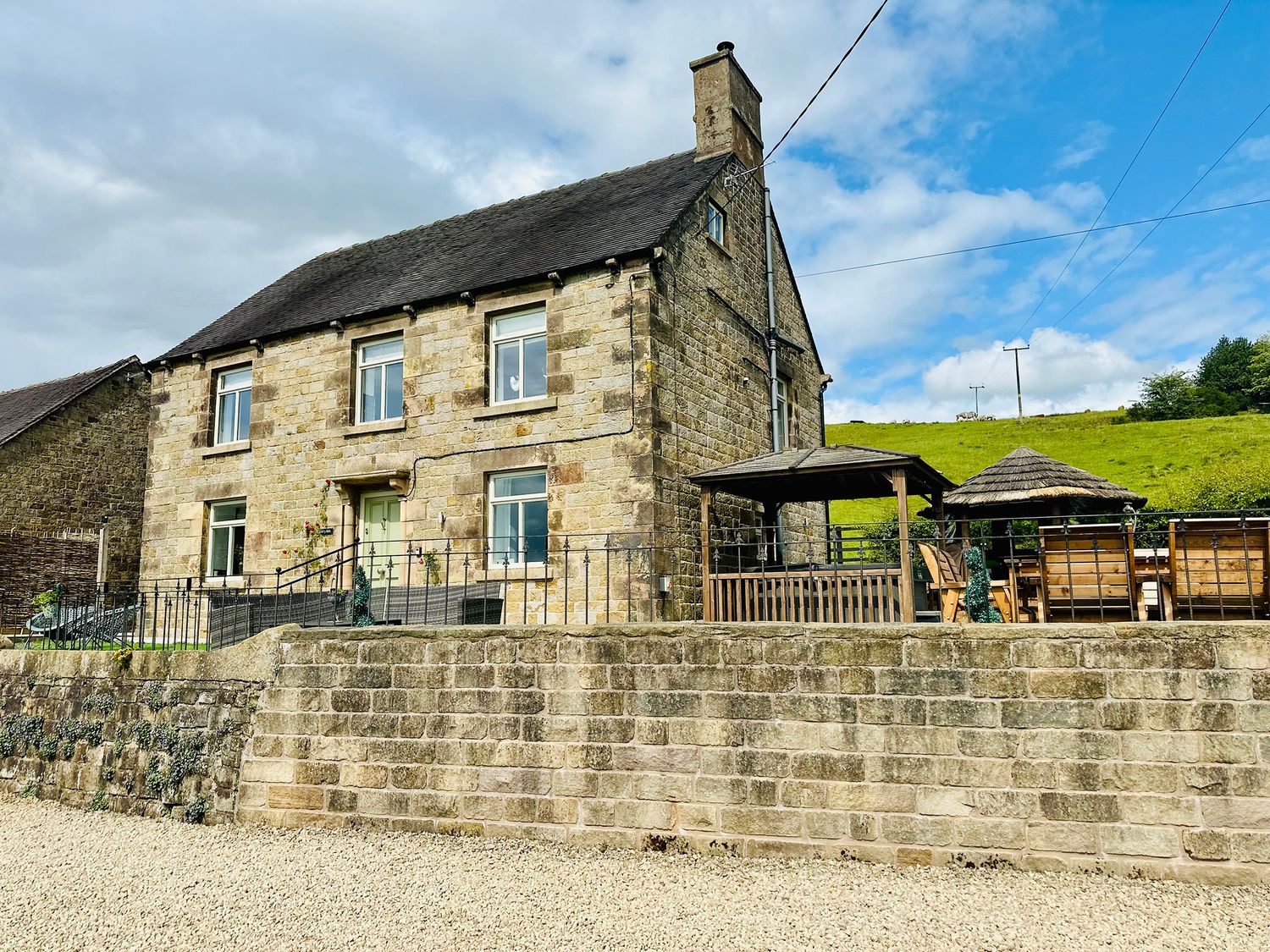 Holly Dale in Bradnop, near Leek, Staffordshire. Woodburning stove. Hot tub. Sauna. Barbecue. Rural.