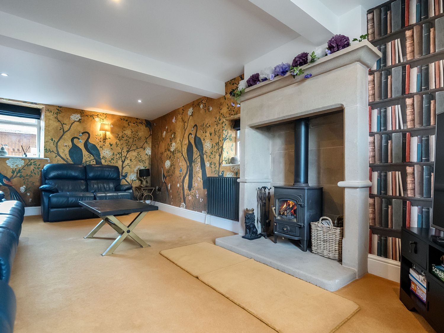 Holly Dale in Bradnop, near Leek, Staffordshire. Woodburning stove. Hot tub. Sauna. Barbecue. Rural.