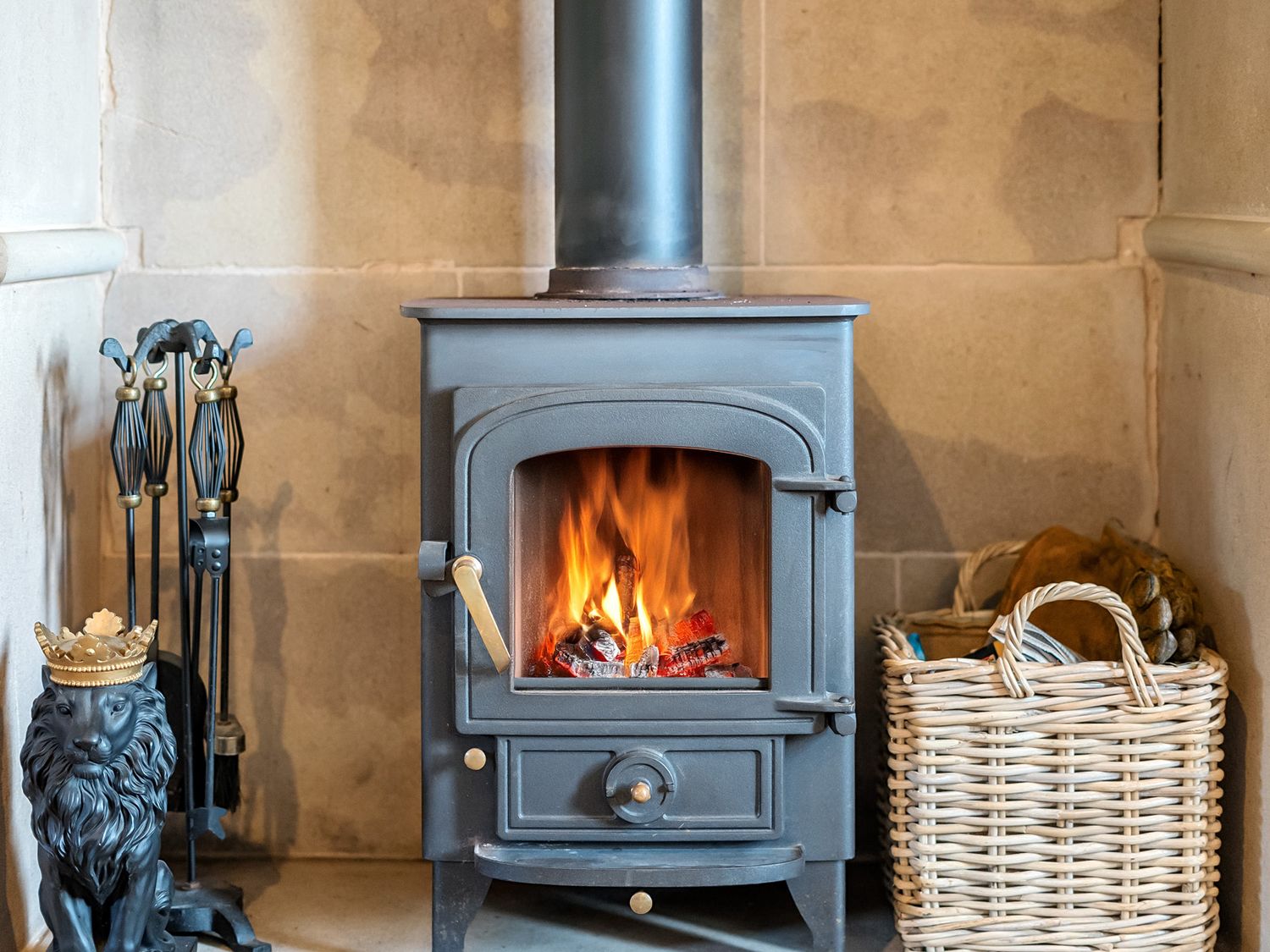 Holly Dale in Bradnop, near Leek, Staffordshire. Woodburning stove. Hot tub. Sauna. Barbecue. Rural.
