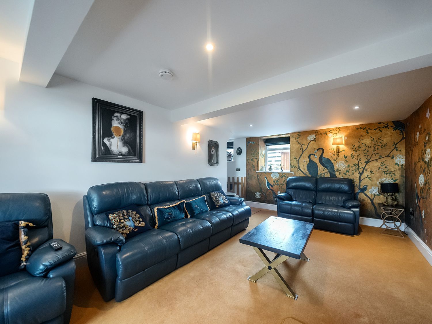 Holly Dale in Bradnop, near Leek, Staffordshire. Woodburning stove. Hot tub. Sauna. Barbecue. Rural.