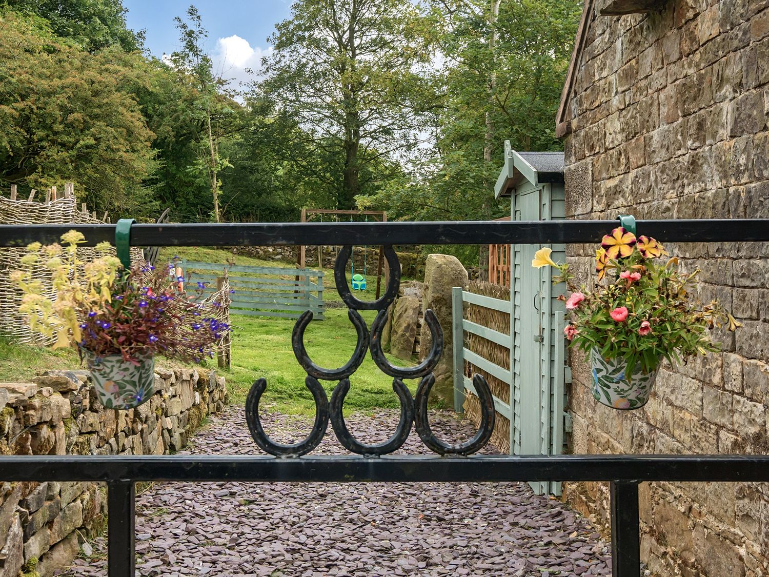 Holly Dale in Bradnop, near Leek, Staffordshire. Woodburning stove. Hot tub. Sauna. Barbecue. Rural.