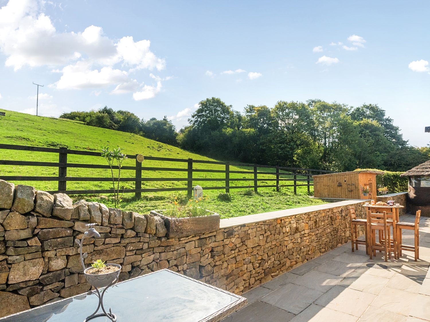 Holly Dale in Bradnop, near Leek, Staffordshire. Woodburning stove. Hot tub. Sauna. Barbecue. Rural.