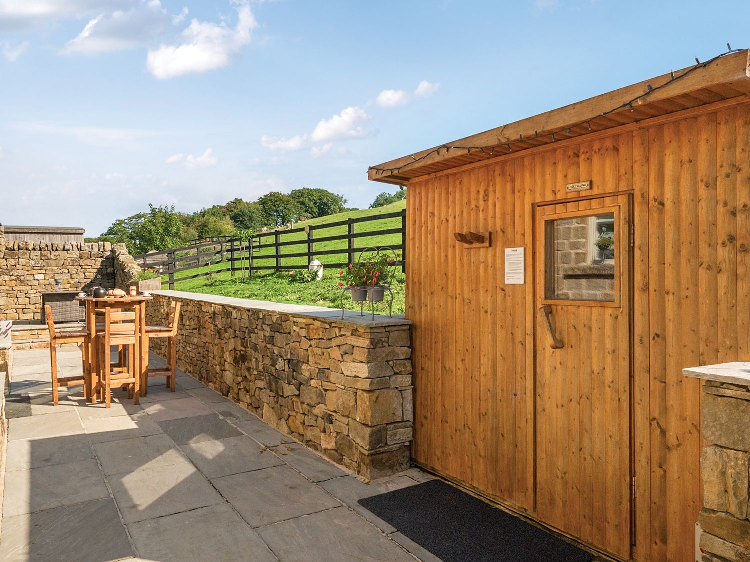 Holly Dale in Bradnop, near Leek, Staffordshire. Woodburning stove. Hot tub. Sauna. Barbecue. Rural.
