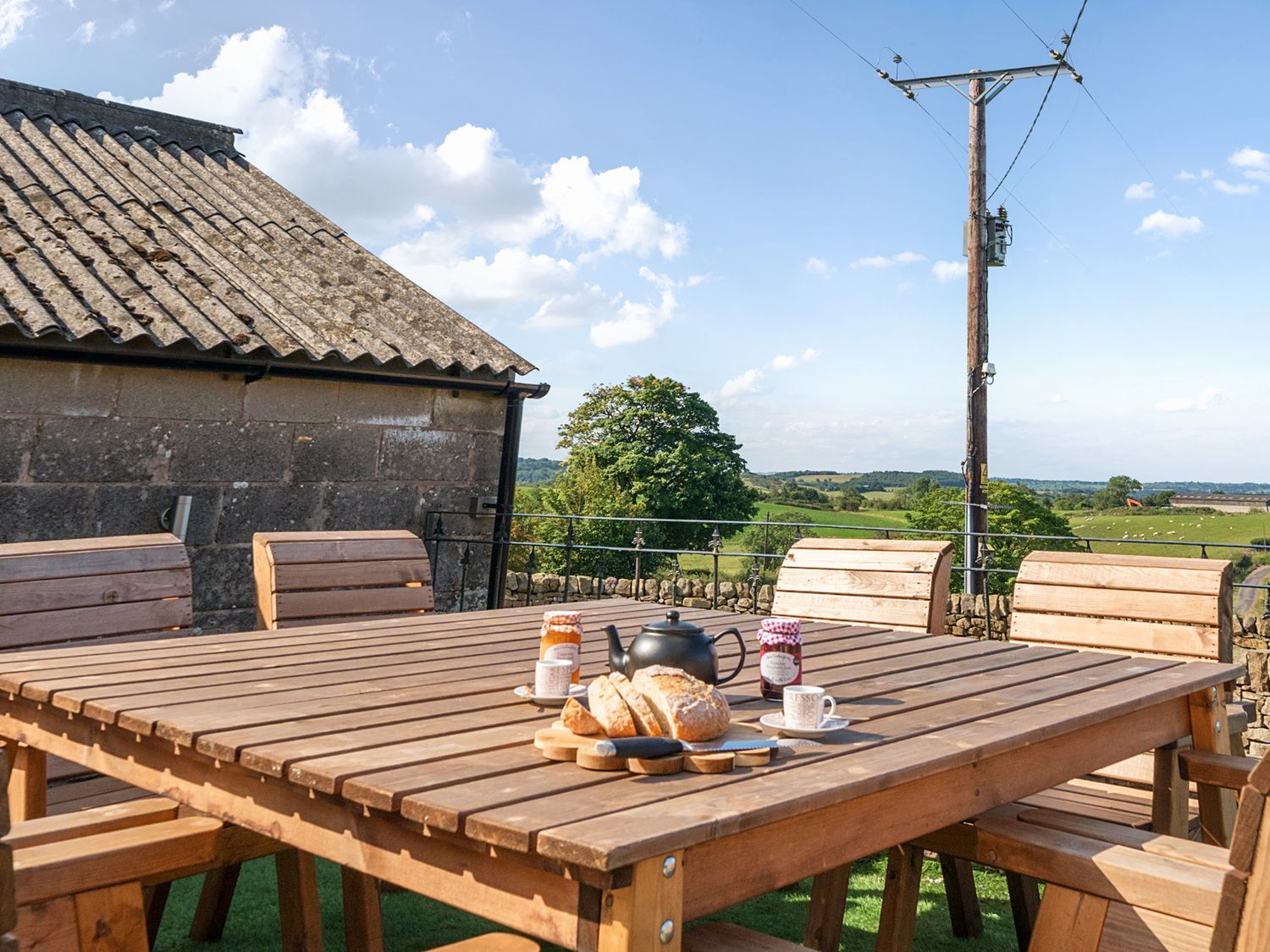 Holly Dale in Bradnop, near Leek, Staffordshire. Woodburning stove. Hot tub. Sauna. Barbecue. Rural.