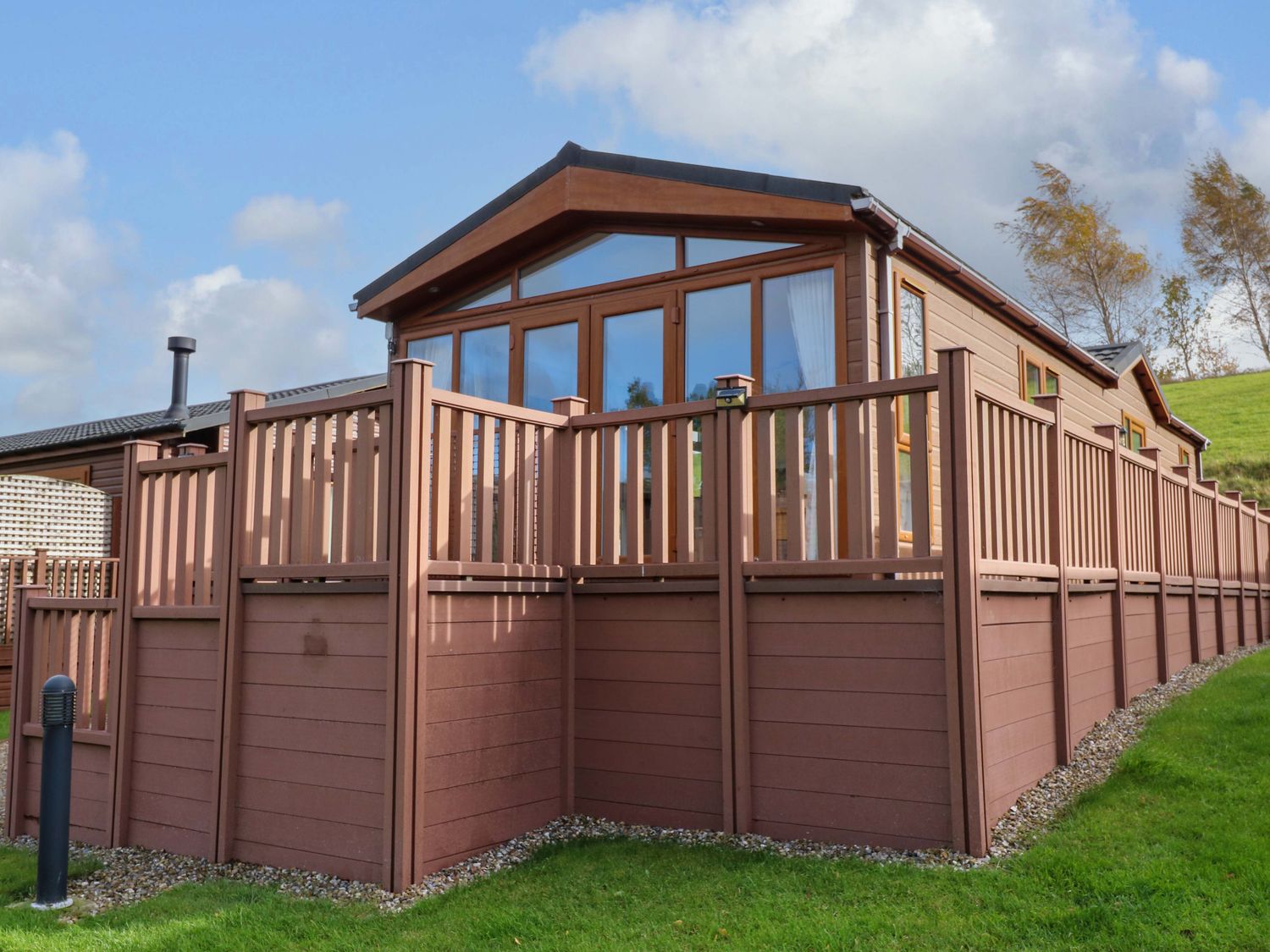 Dragonfly in Tunstall near Hipswell, North Yorkshire. Hot tub. Off-road parking. Smart TV. Open plan