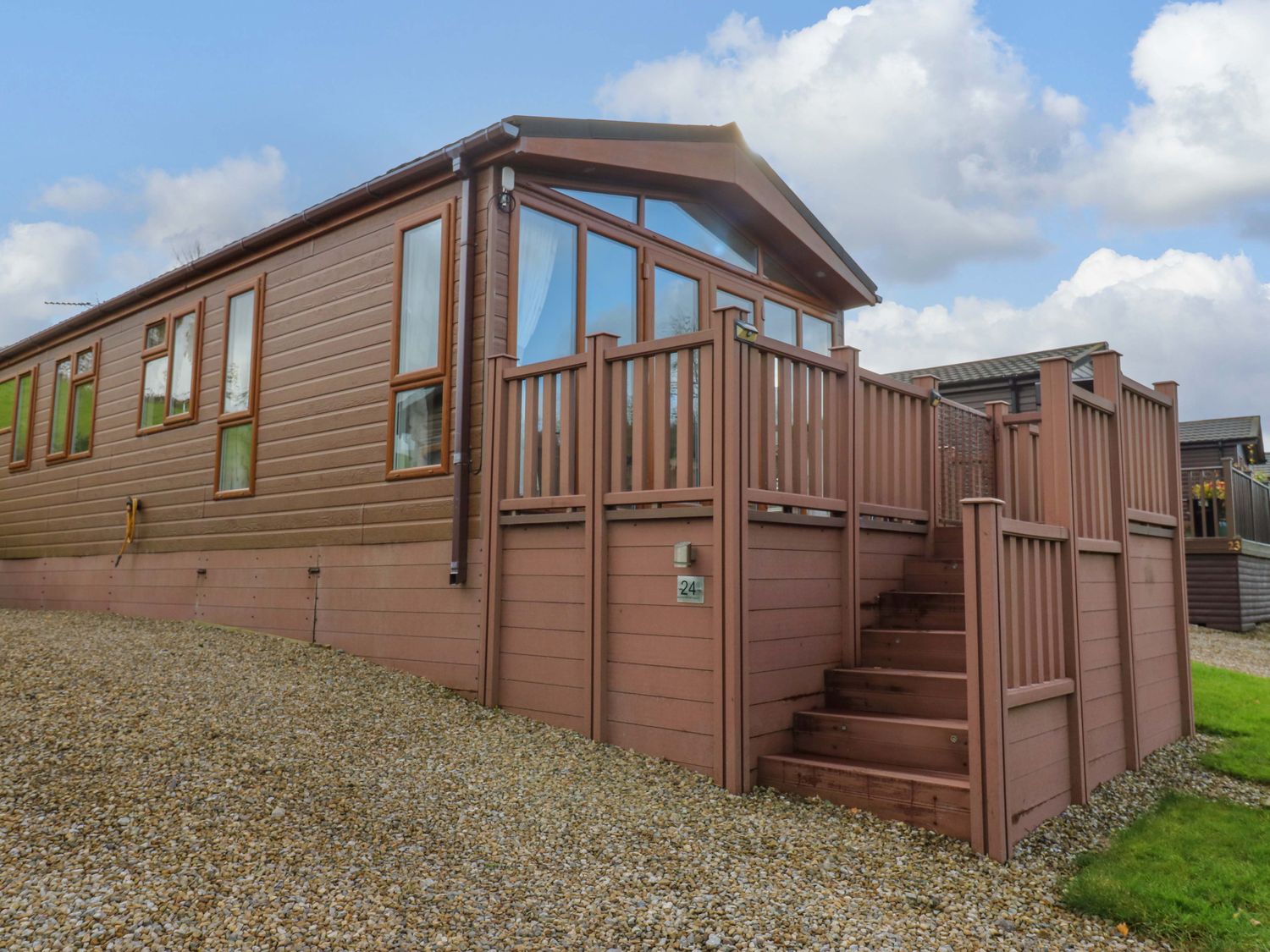 Dragonfly in Tunstall near Hipswell, North Yorkshire. Hot tub. Off-road parking. Smart TV. Open plan