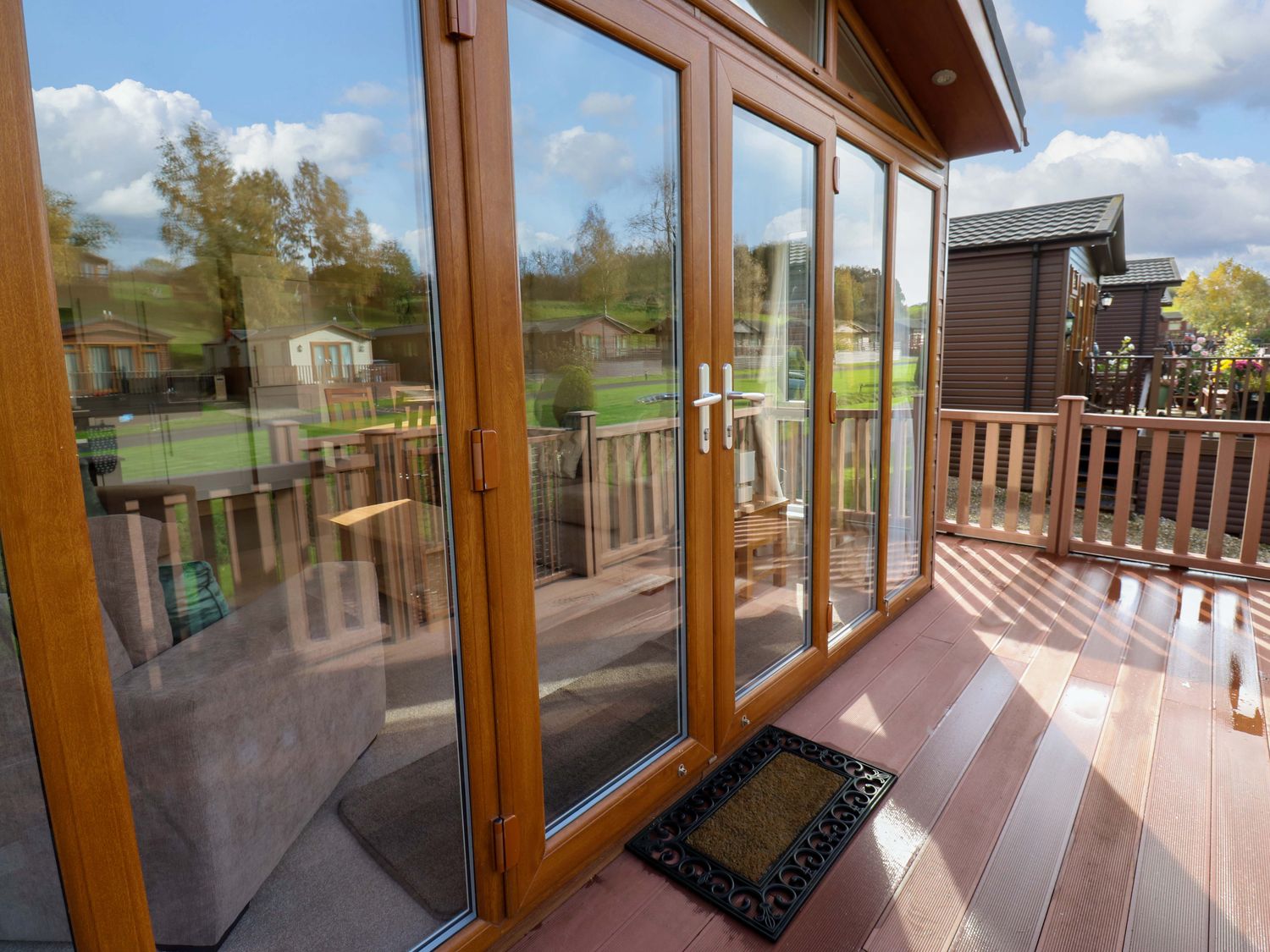 Dragonfly in Tunstall near Hipswell, North Yorkshire. Hot tub. Off-road parking. Smart TV. Open plan