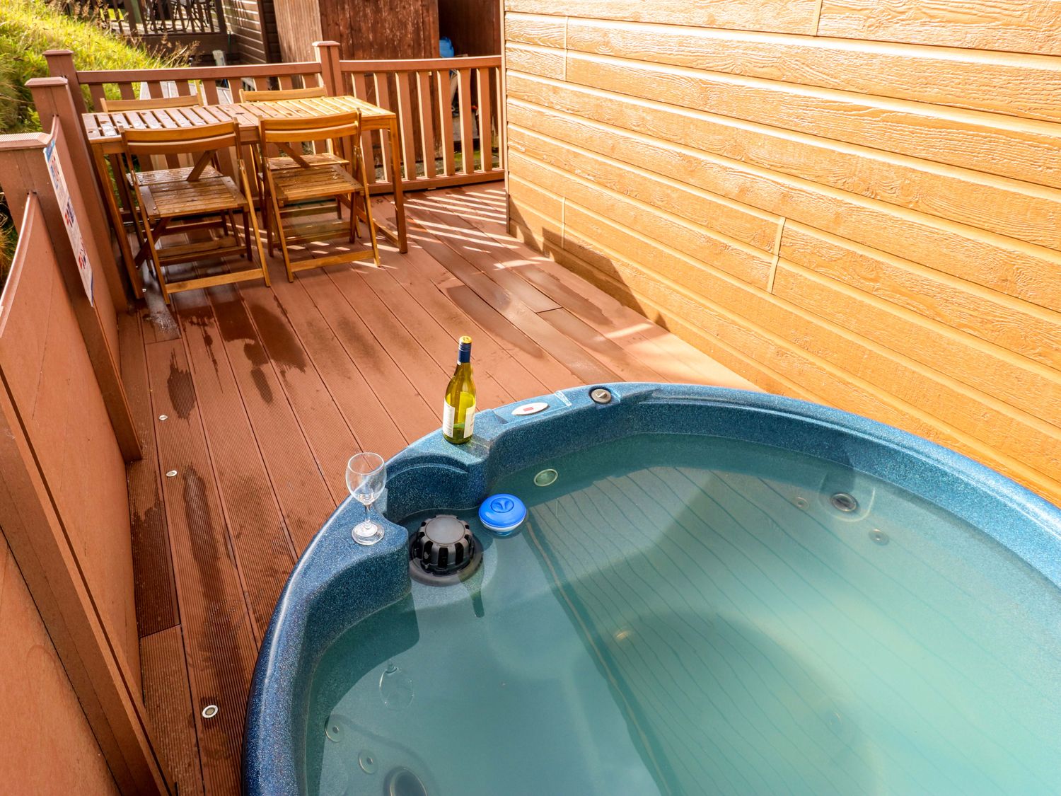 Dragonfly in Tunstall near Hipswell, North Yorkshire. Hot tub. Off-road parking. Smart TV. Open plan