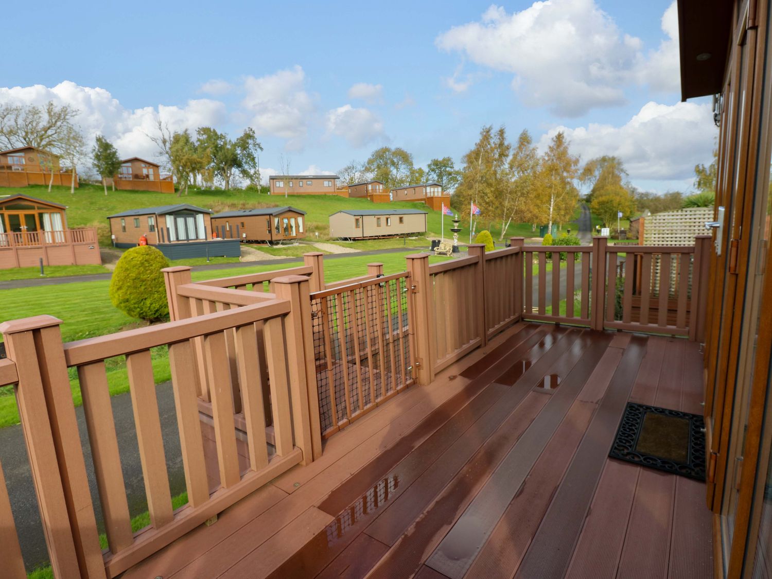 Dragonfly in Tunstall near Hipswell, North Yorkshire. Hot tub. Off-road parking. Smart TV. Open plan