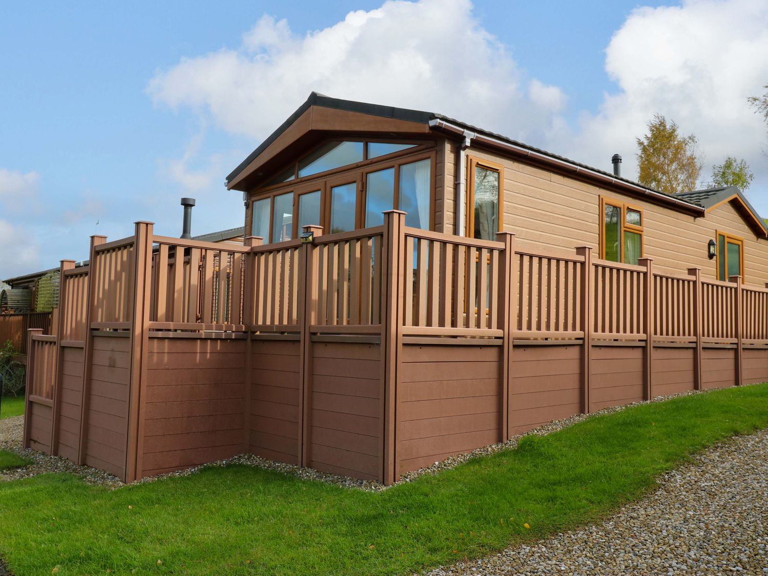 Dragonfly in Tunstall near Hipswell, North Yorkshire. Hot tub. Off-road parking. Smart TV. Open plan