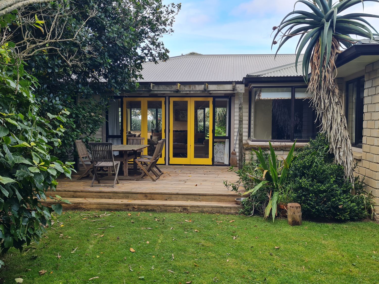 Surf and Sun Retreat - Mt Maunganui Holiday Home -  - 1164515 - photo 1