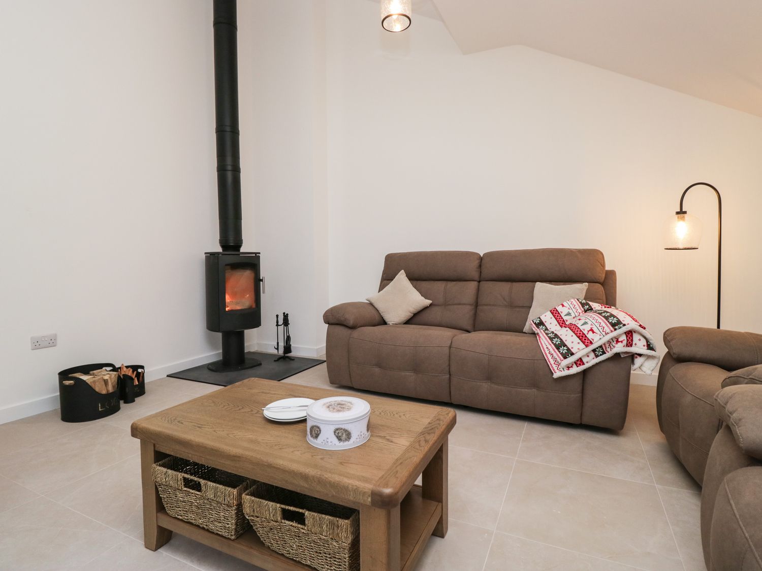 Apple Tree Barn near Dalton-In-Furness, Cumbria. Farm. Woodburning stove. Underfloor heating. HotTub