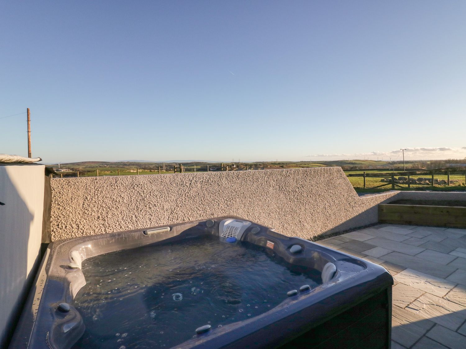 Apple Tree Barn near Dalton-In-Furness, Cumbria. Farm. Woodburning stove. Underfloor heating. HotTub